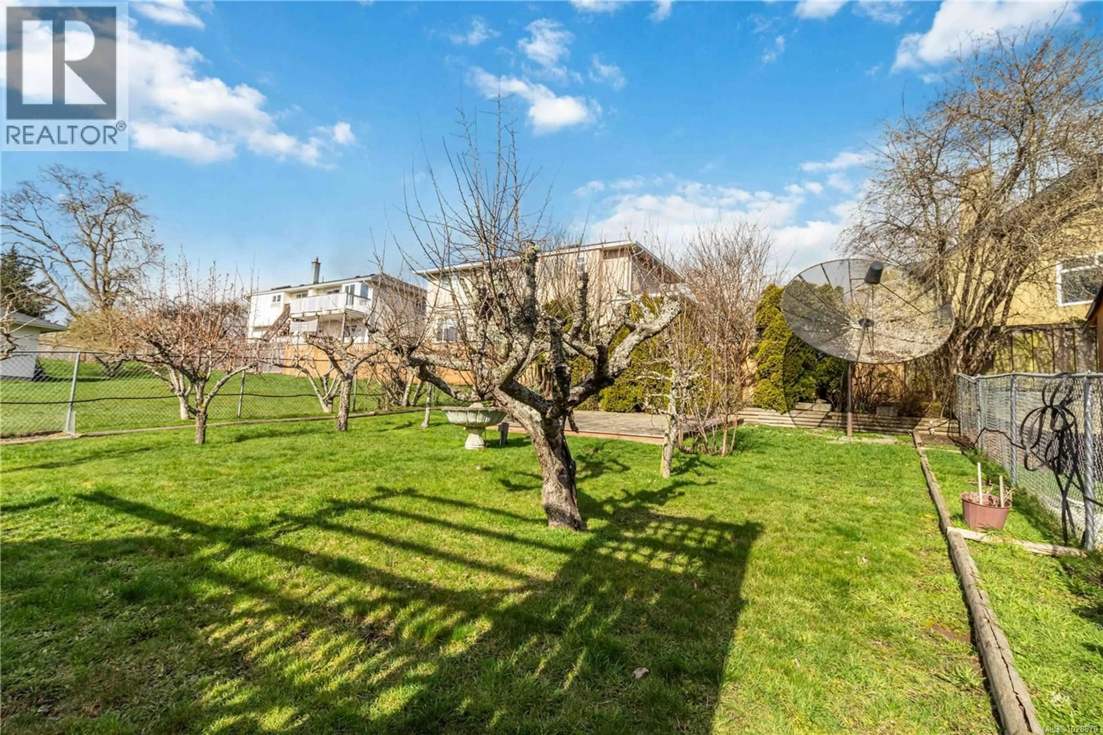 A pic from outside/outdoor area/front of a property/back of a property/a pic from drone, unknown for 886 LODI AVENUE, Saanich British Columbia V8Z6R2