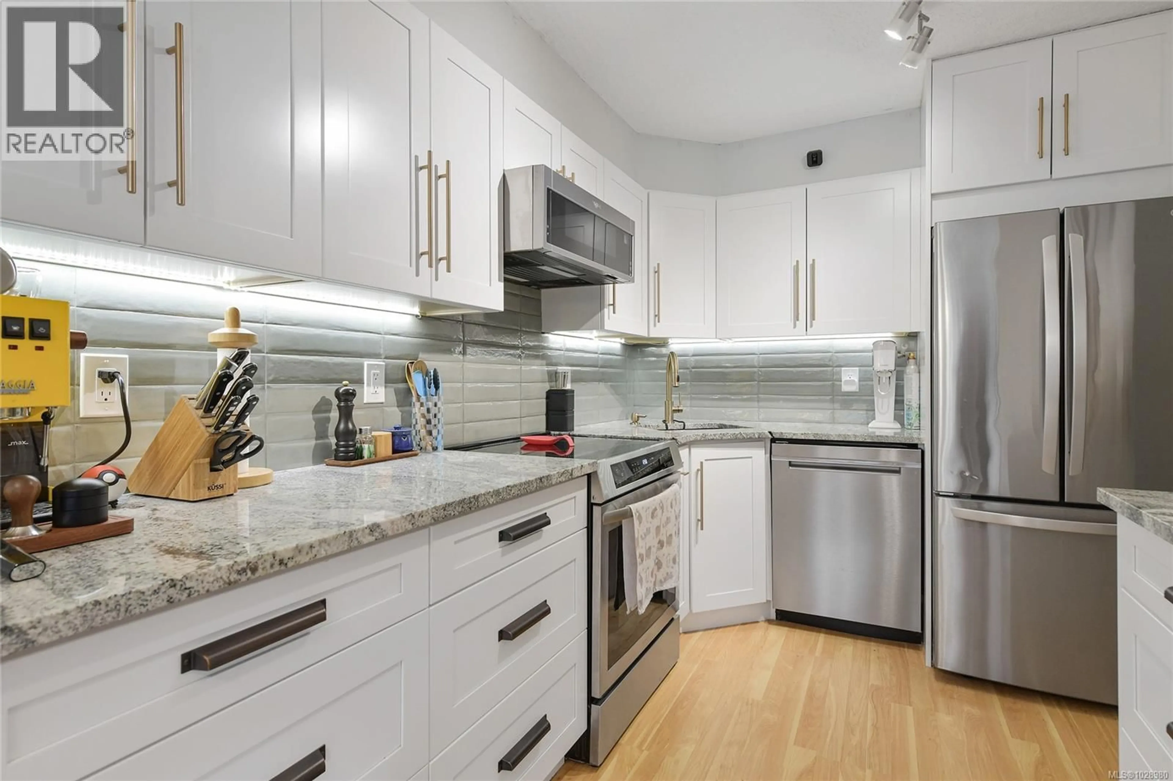 Contemporary kitchen, ceramic/tile floor for 102 - 383 WALE ROAD, Colwood British Columbia V9B2P9