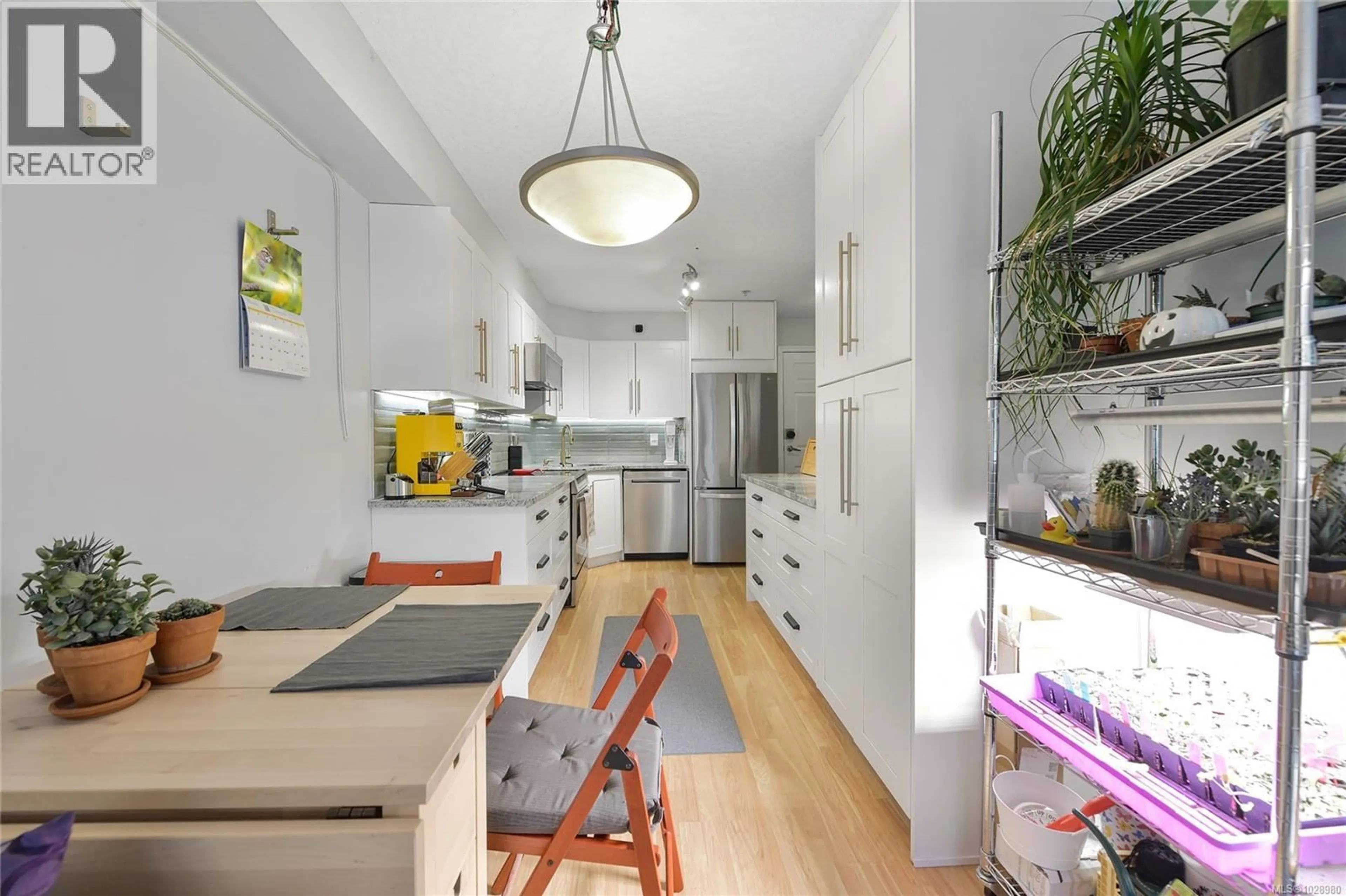 Contemporary kitchen, unknown for 102 - 383 WALE ROAD, Colwood British Columbia V9B2P9