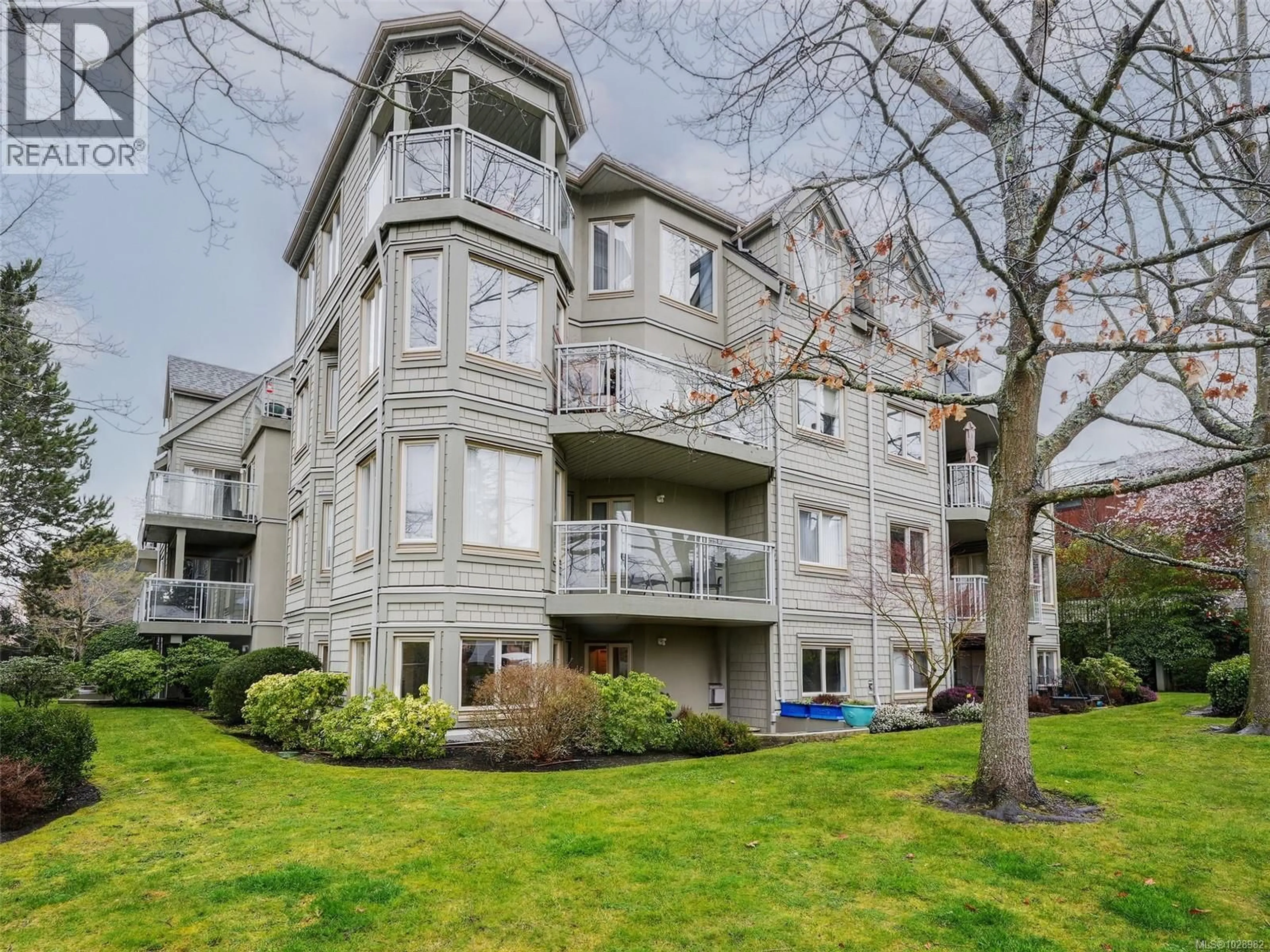 Unknown for 104 - 1687 POPLAR AVENUE, Saanich British Columbia V8P4K5