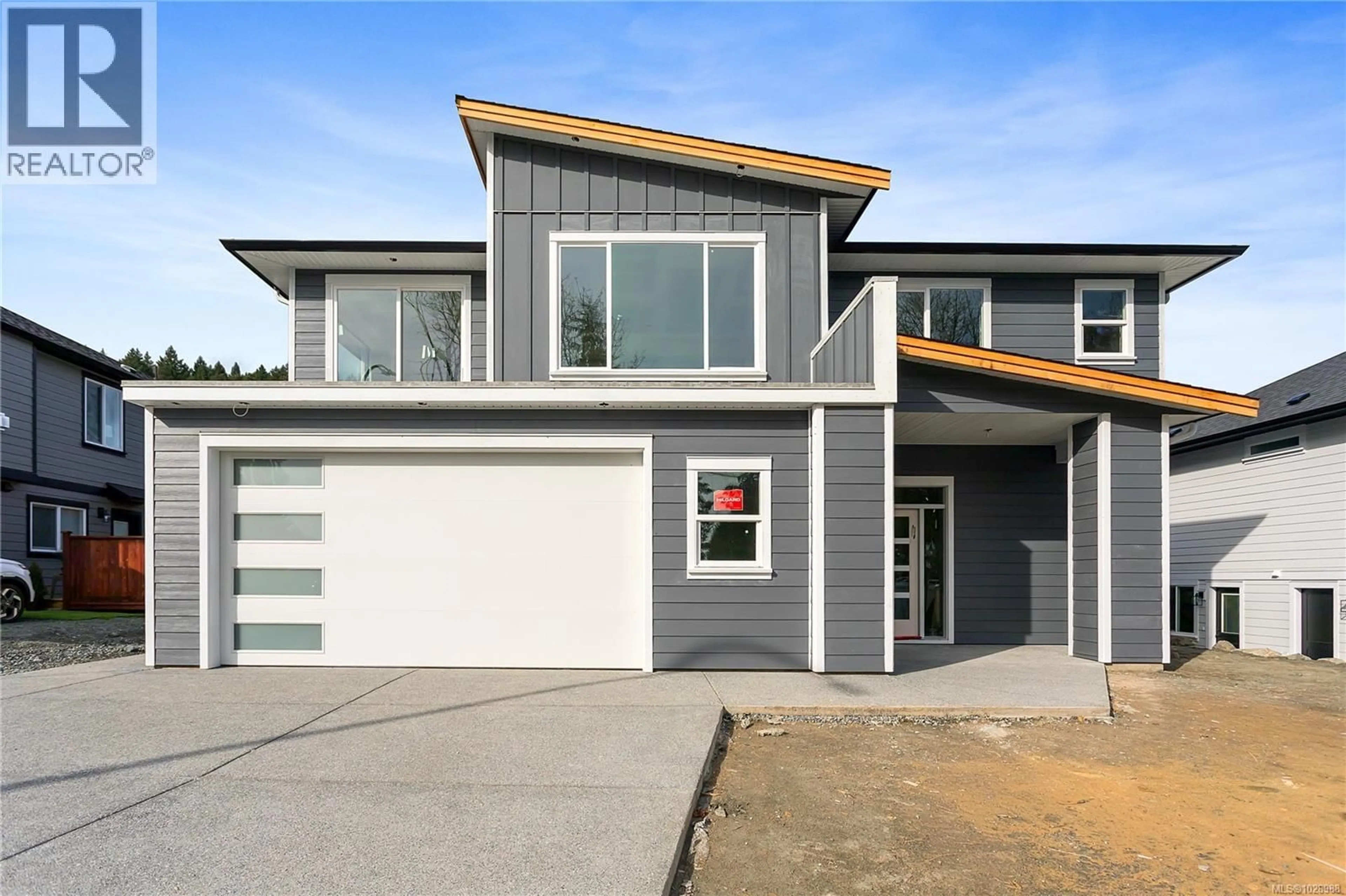 Home with vinyl exterior material, street for 858 RUSSELL ROAD, Ladysmith British Columbia V9G1W4