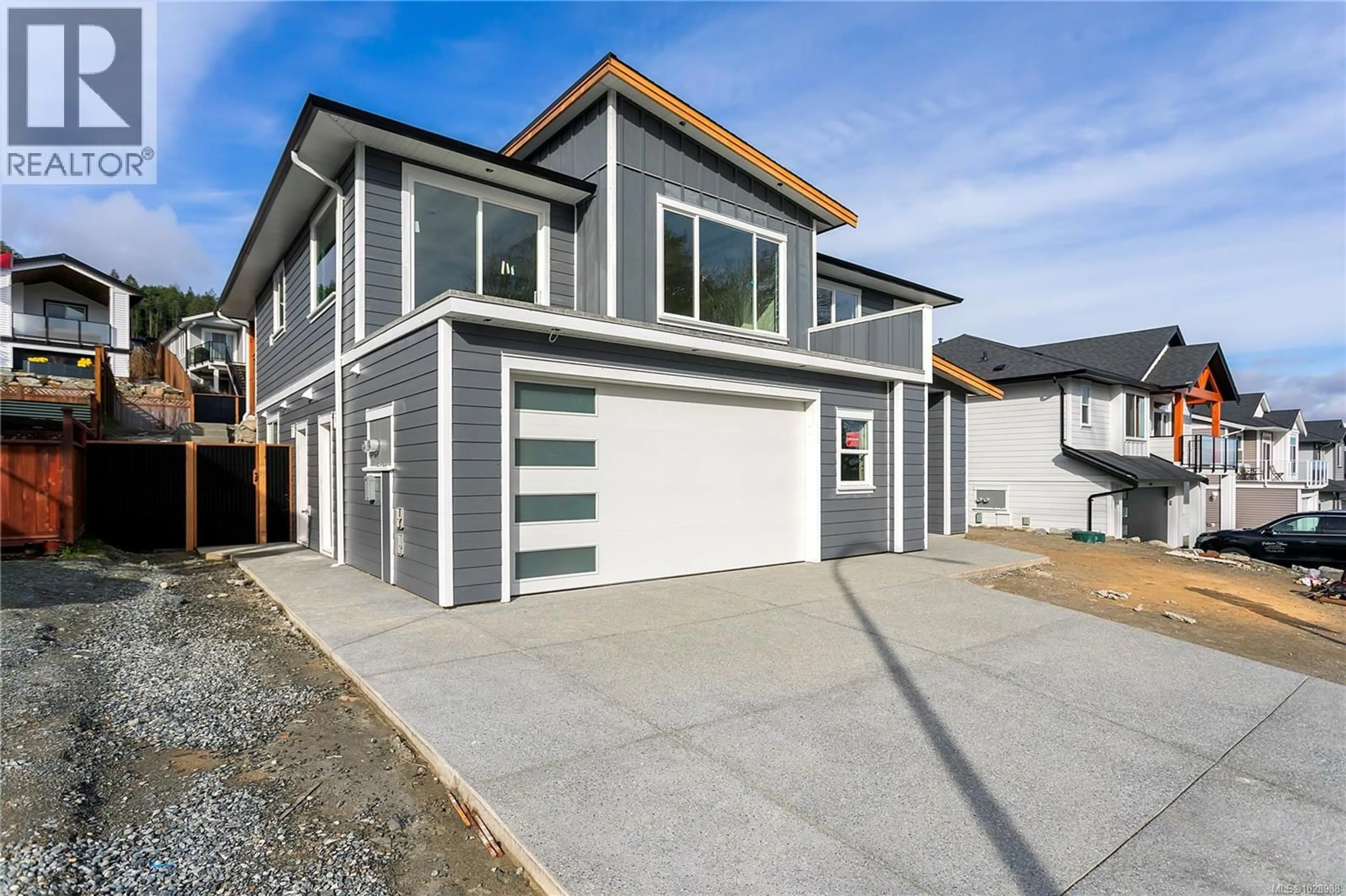 Home with vinyl exterior material, street for 858 RUSSELL ROAD, Ladysmith British Columbia V9G1W4