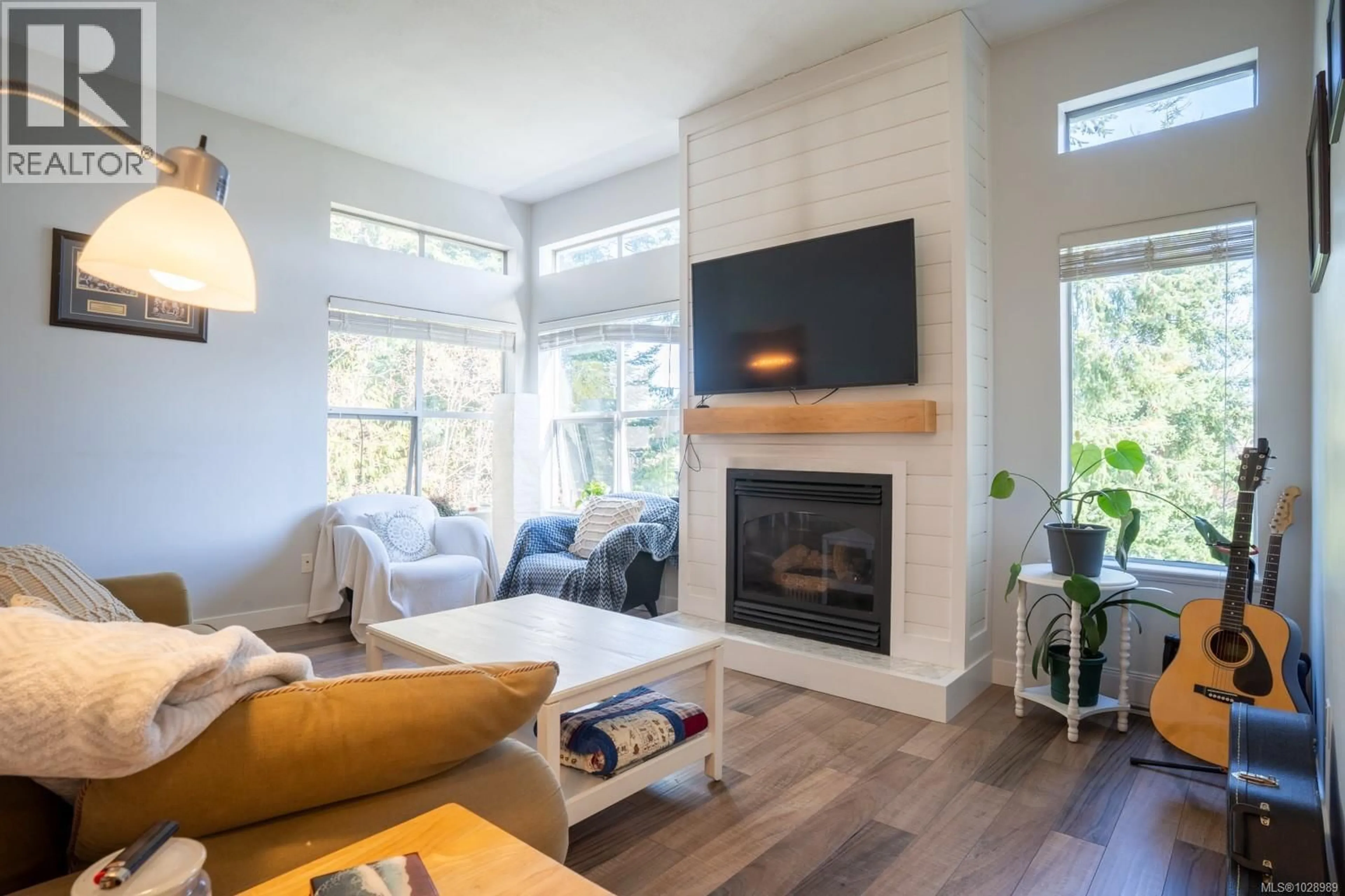 Living room with furniture, unknown for 406 - 4700 UPLANDS DRIVE, Nanaimo British Columbia V9T5V1