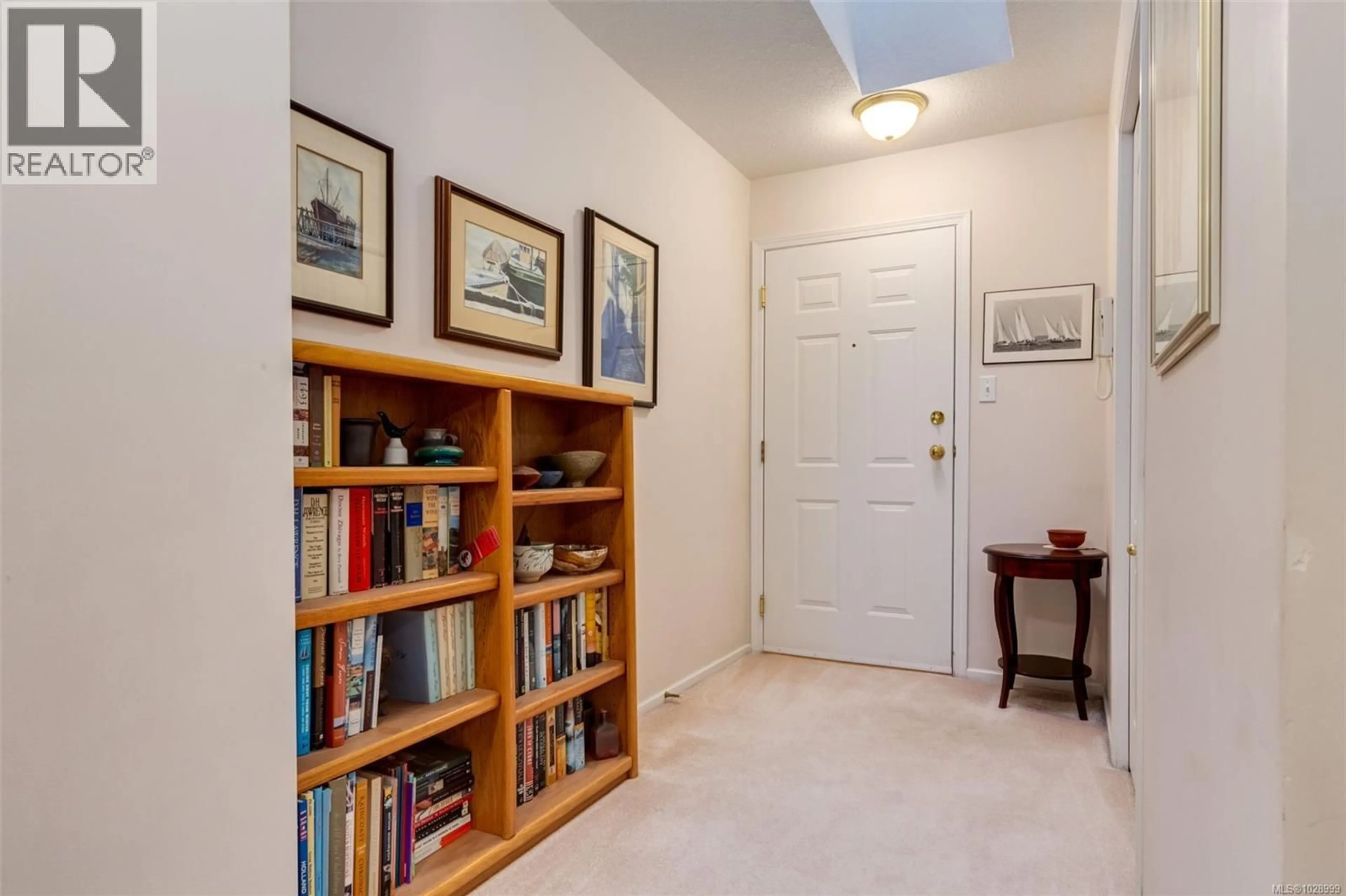 Indoor entryway for 201 - 440 SCHLEY PLACE, Qualicum Beach British Columbia V9K2M5