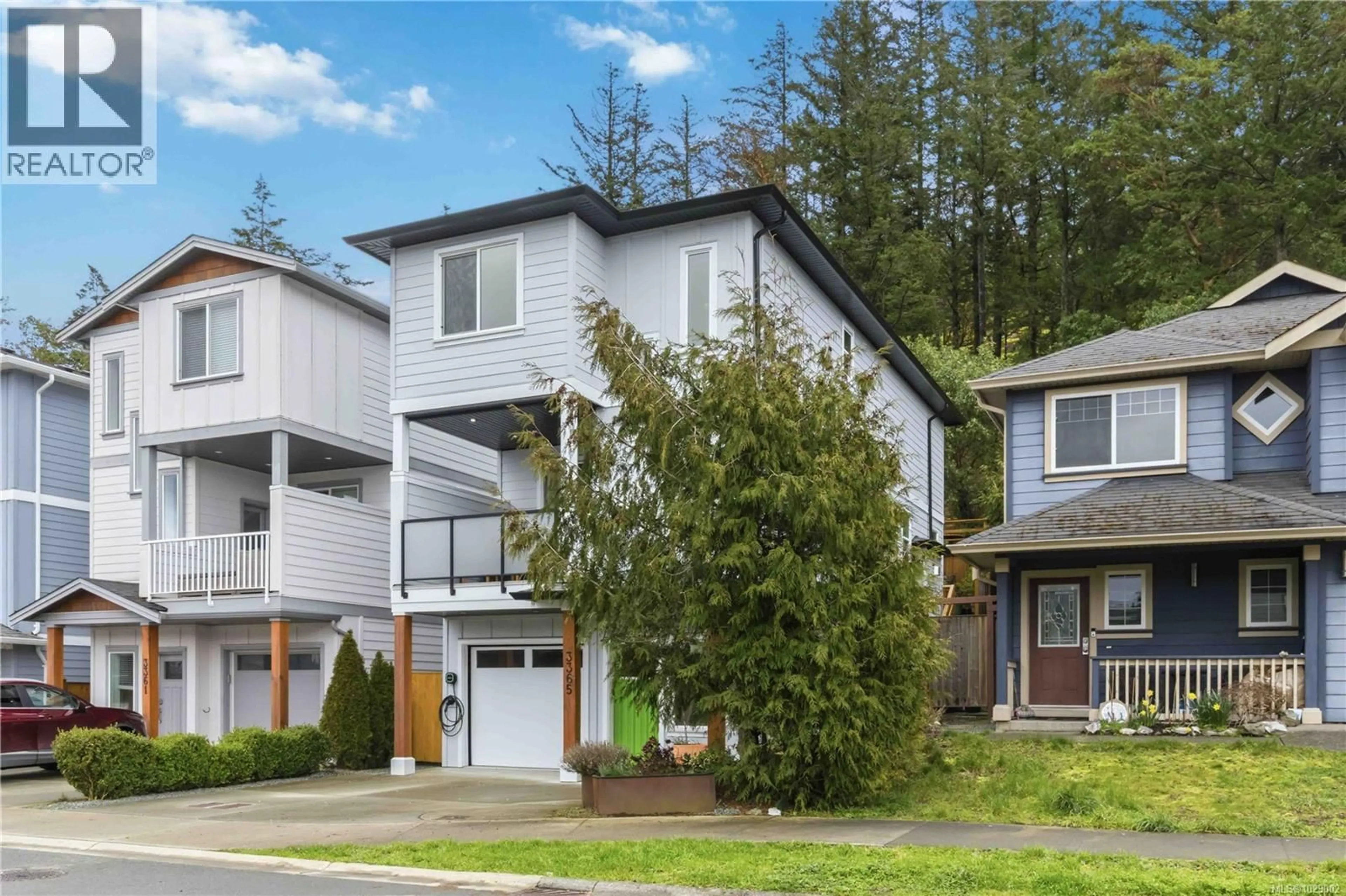 Home with vinyl exterior material, street for 3365 SANDERLING WAY, Langford British Columbia V9C0B4