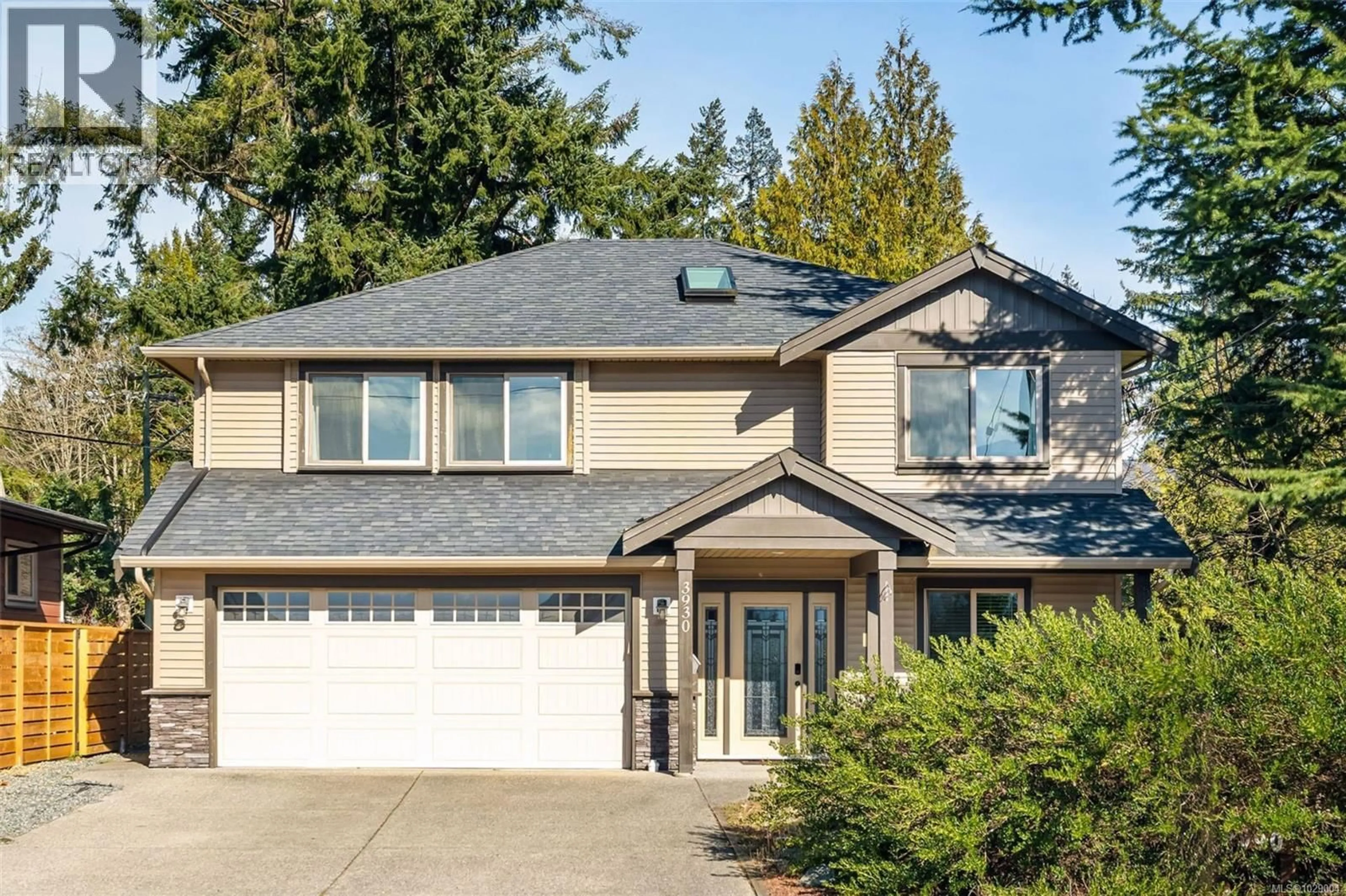 Home with vinyl exterior material, street for 3930 WELLESLEY AVENUE, Nanaimo British Columbia V9T2B1