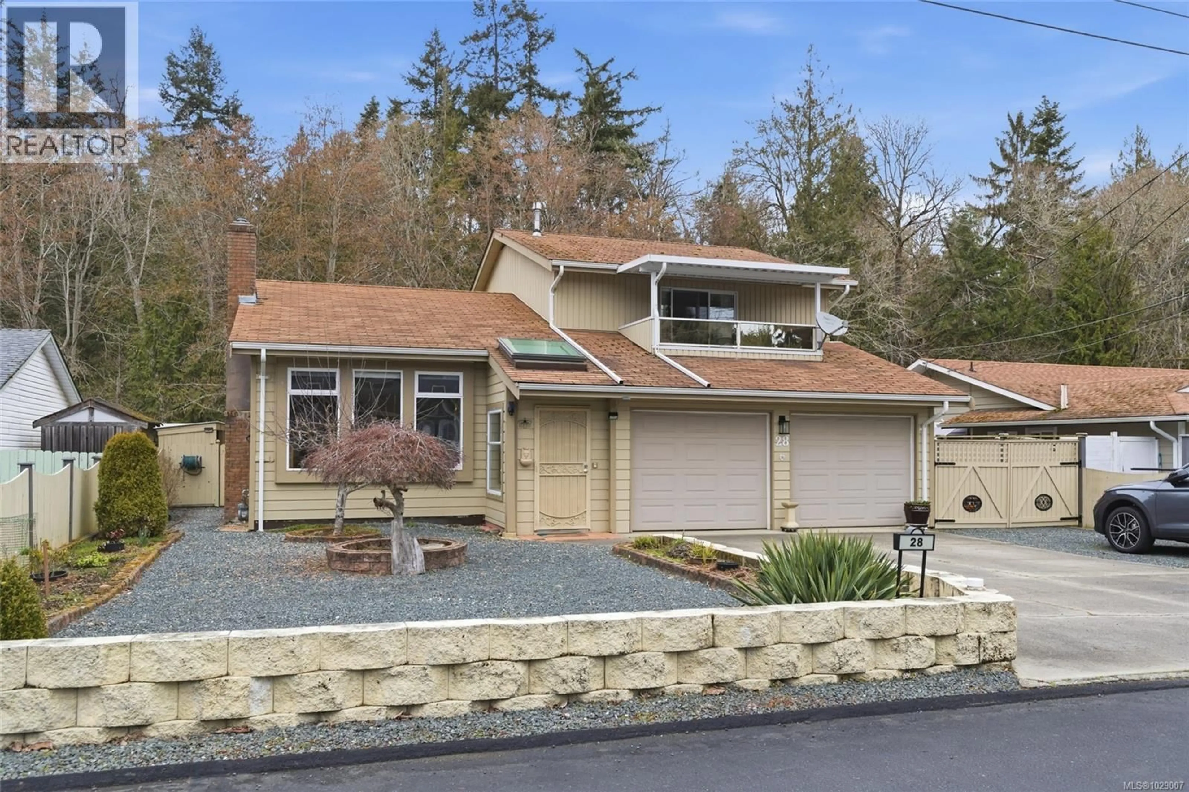 Home with vinyl exterior material, street for 28 - 493 PIONEER CRESCENT, Parksville British Columbia V9P1V1