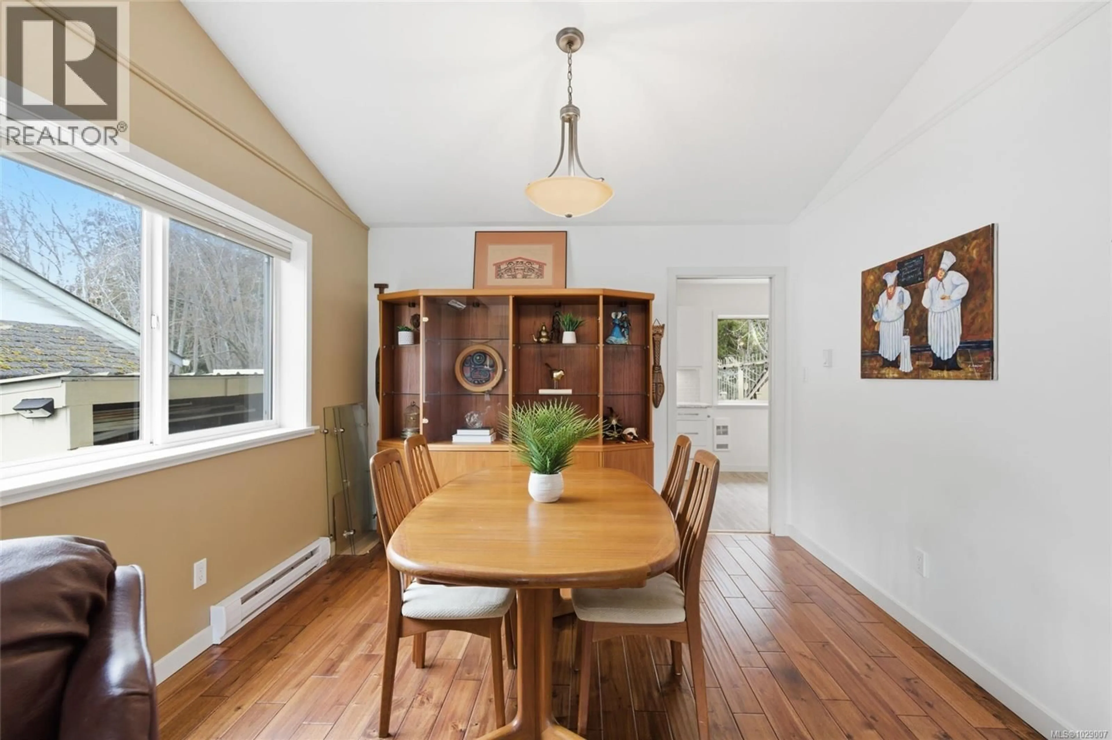 Dining room, wood/laminate floor for 28 - 493 PIONEER CRESCENT, Parksville British Columbia V9P1V1