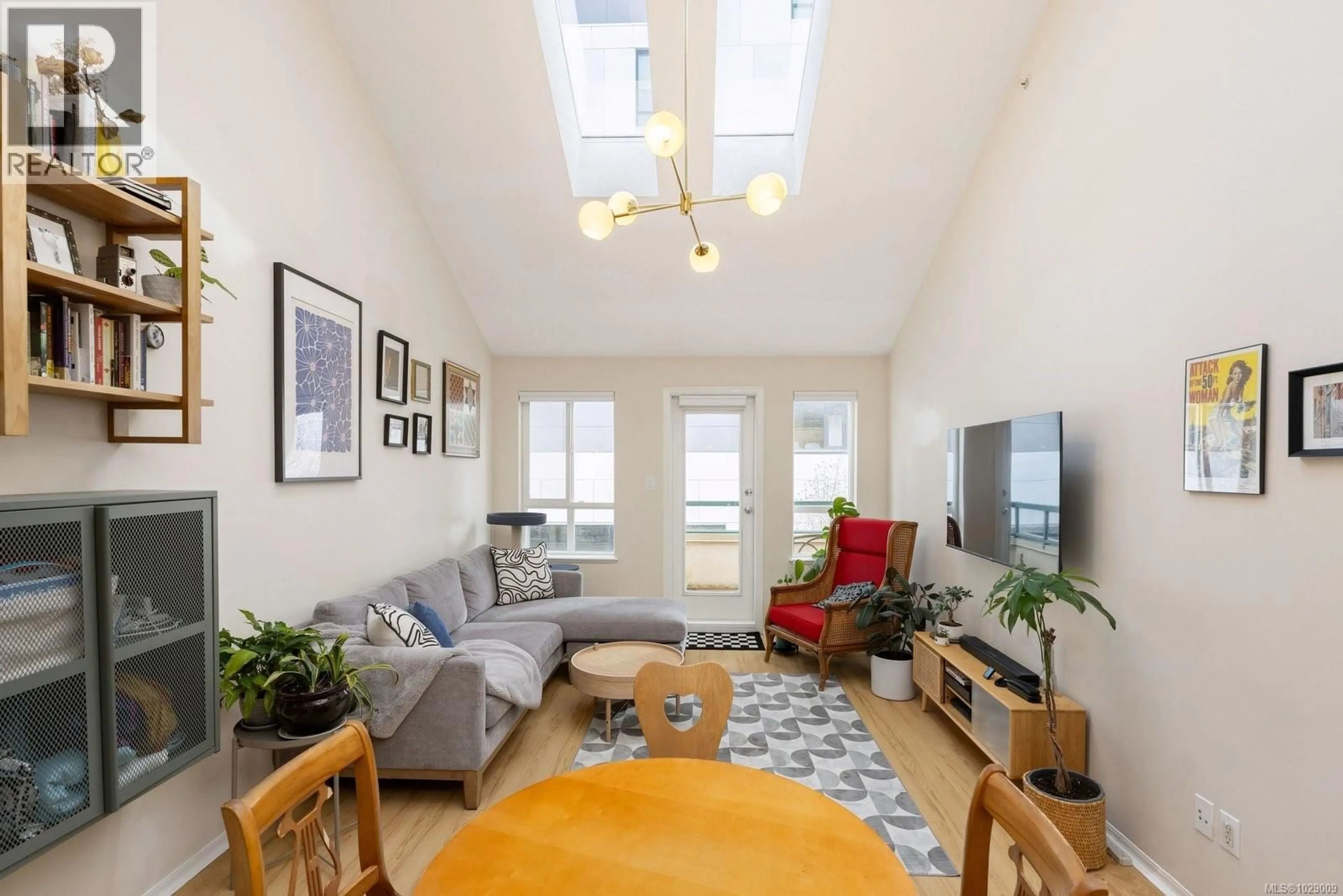 Living room with furniture, unknown for 402 - 1015 JOHNSON STREET, Victoria British Columbia V8V3N6