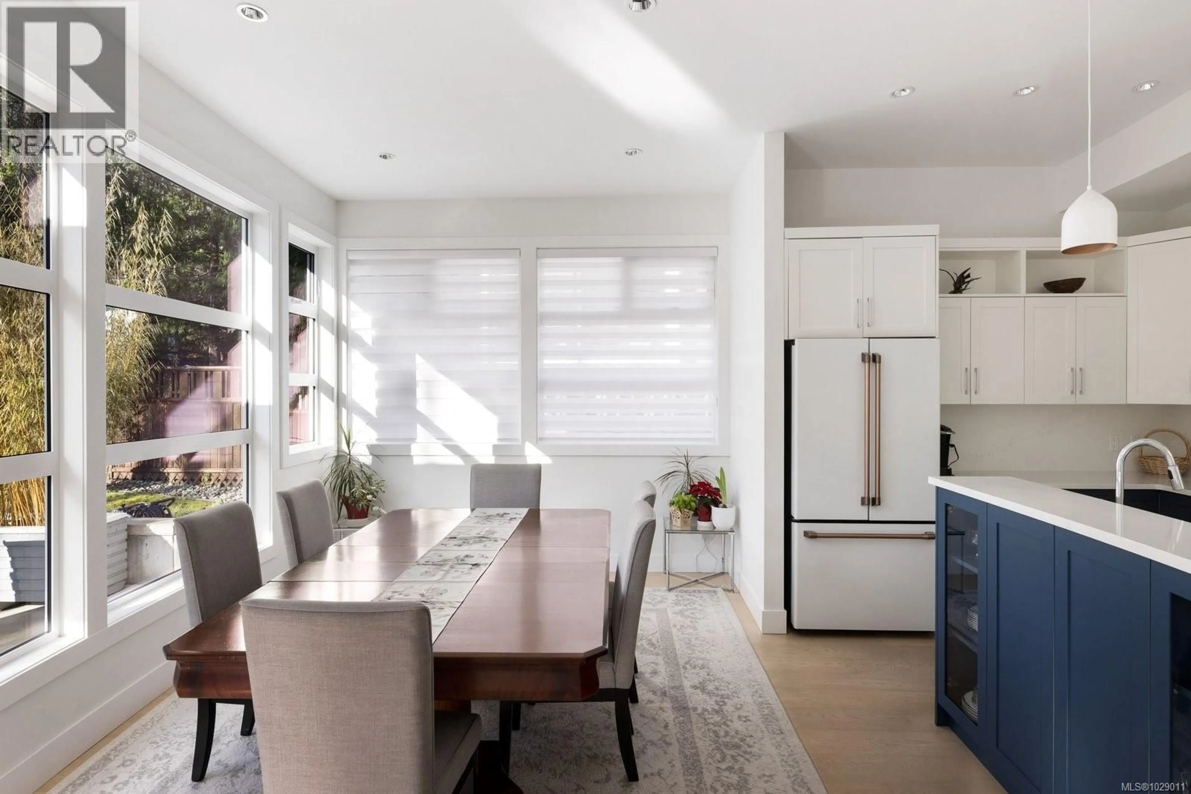 Open concept kitchen, unknown for 10965 MADRONA DRIVE, North Saanich British Columbia V8L5R7