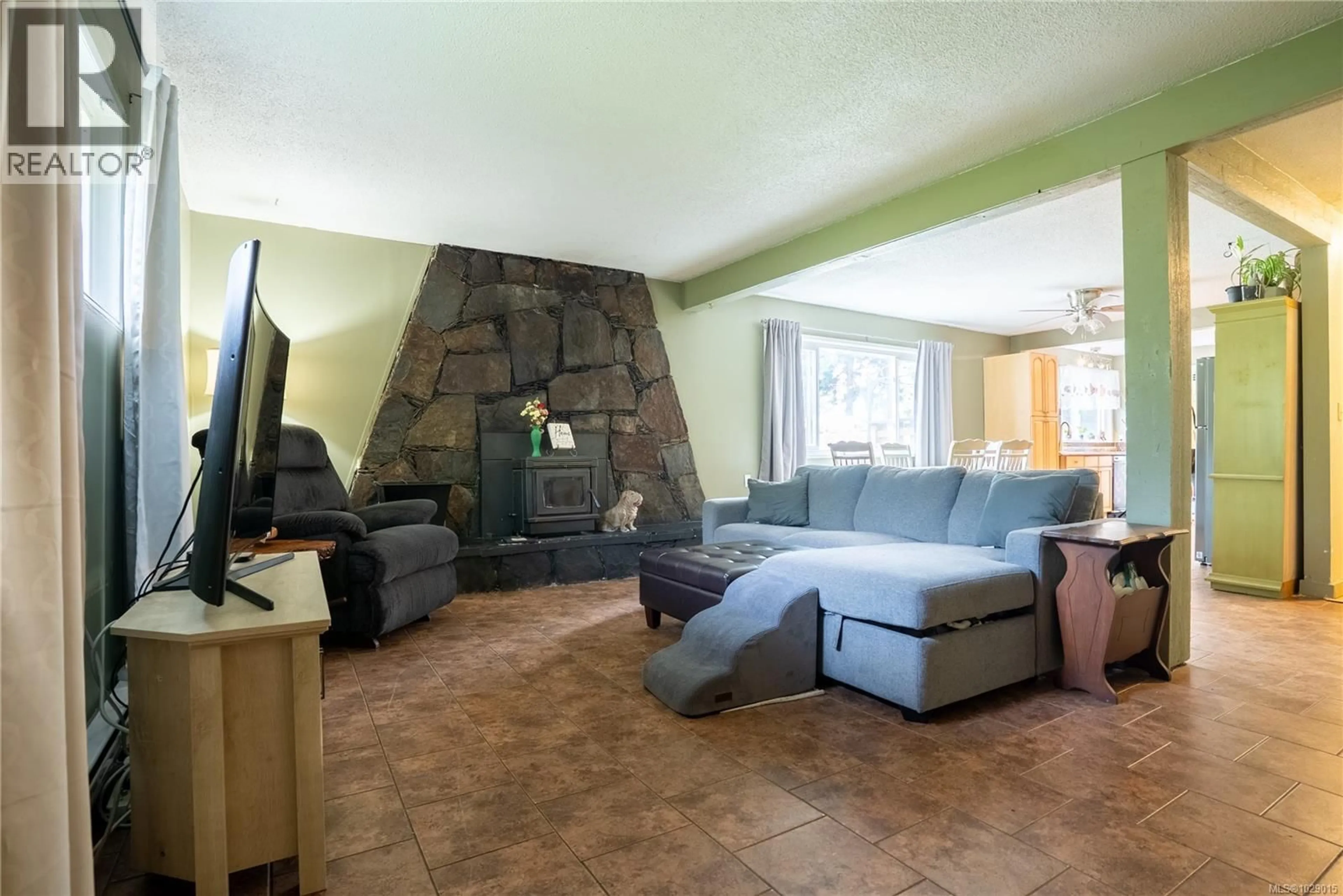 Living room with furniture, unknown for 2808 SOOKE LAKE ROAD, Langford British Columbia V9B4R3