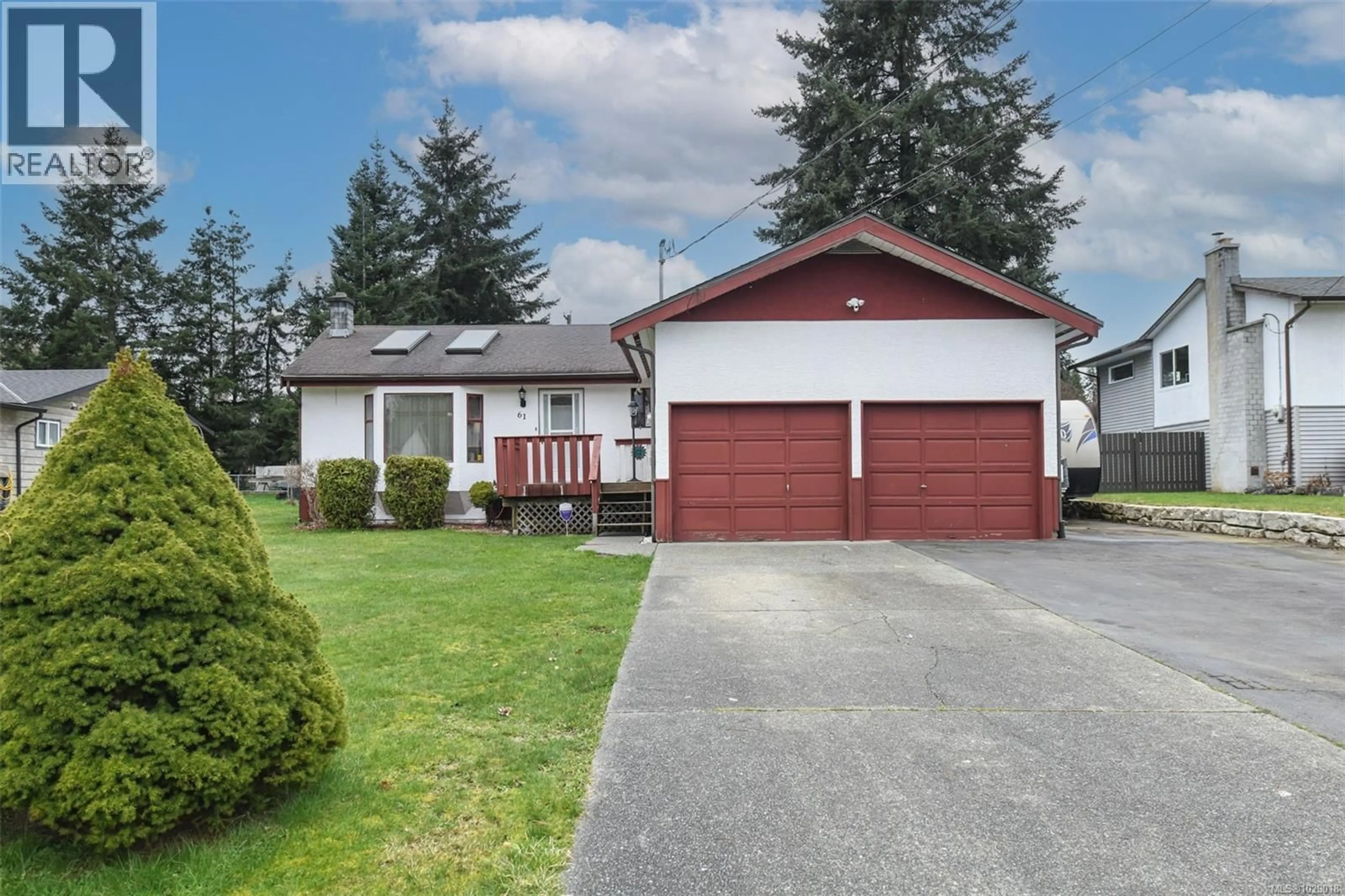 Home with vinyl exterior material, street for 61 SALSBURY ROAD, Courtenay British Columbia V9N9L6