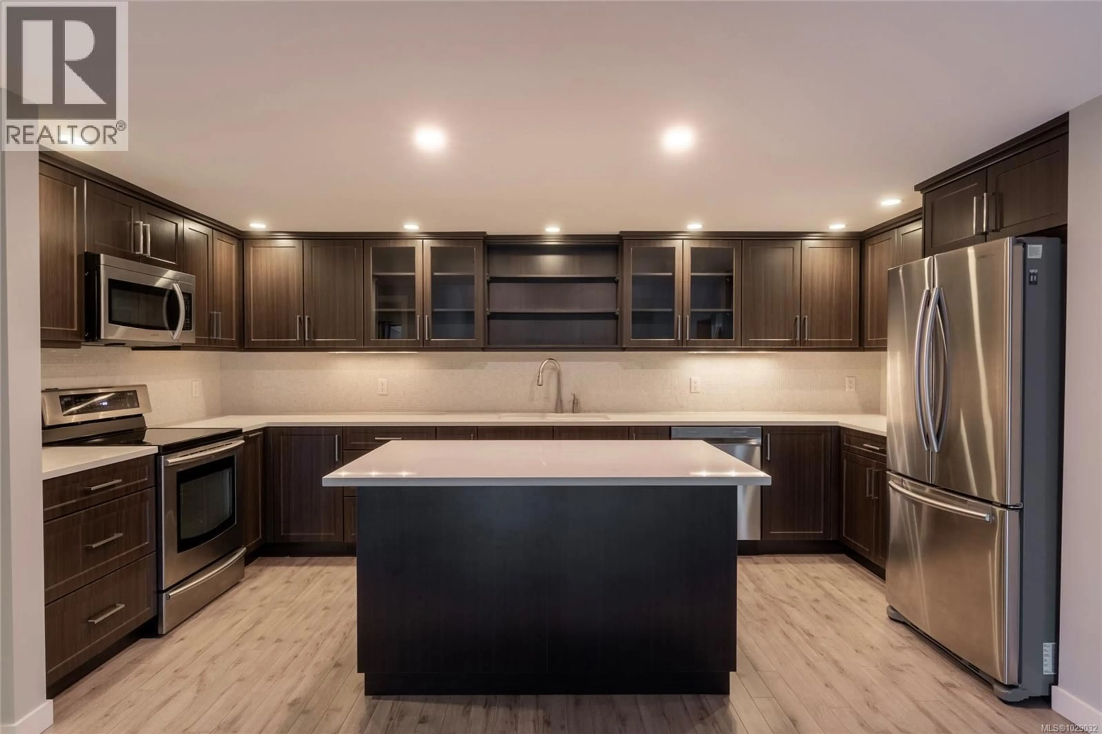 Contemporary kitchen, ceramic/tile floor for 408 - 1005 MCKENZIE AVENUE, Saanich British Columbia V8X4A9