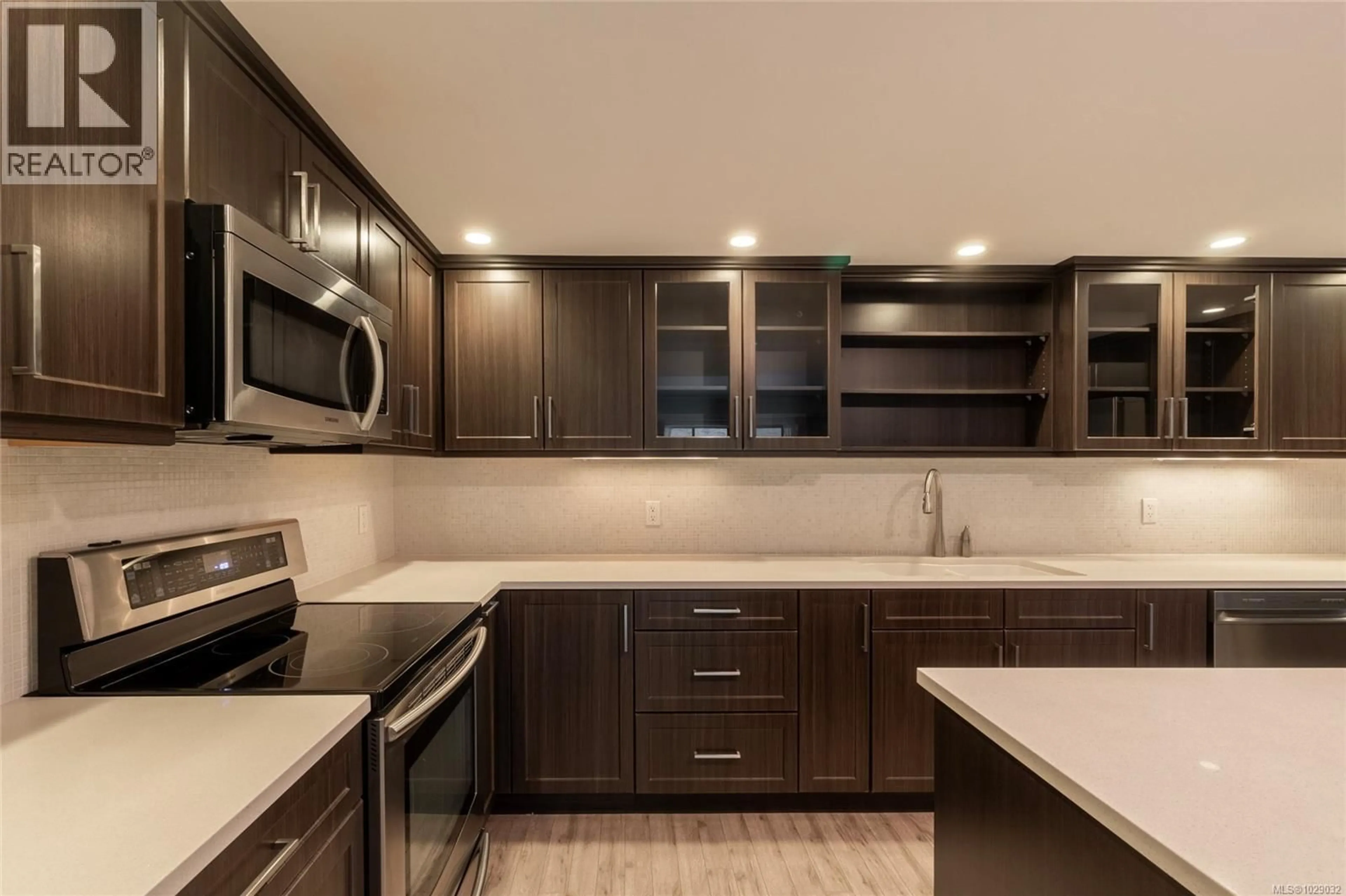 Contemporary kitchen, unknown for 408 - 1005 MCKENZIE AVENUE, Saanich British Columbia V8X4A9
