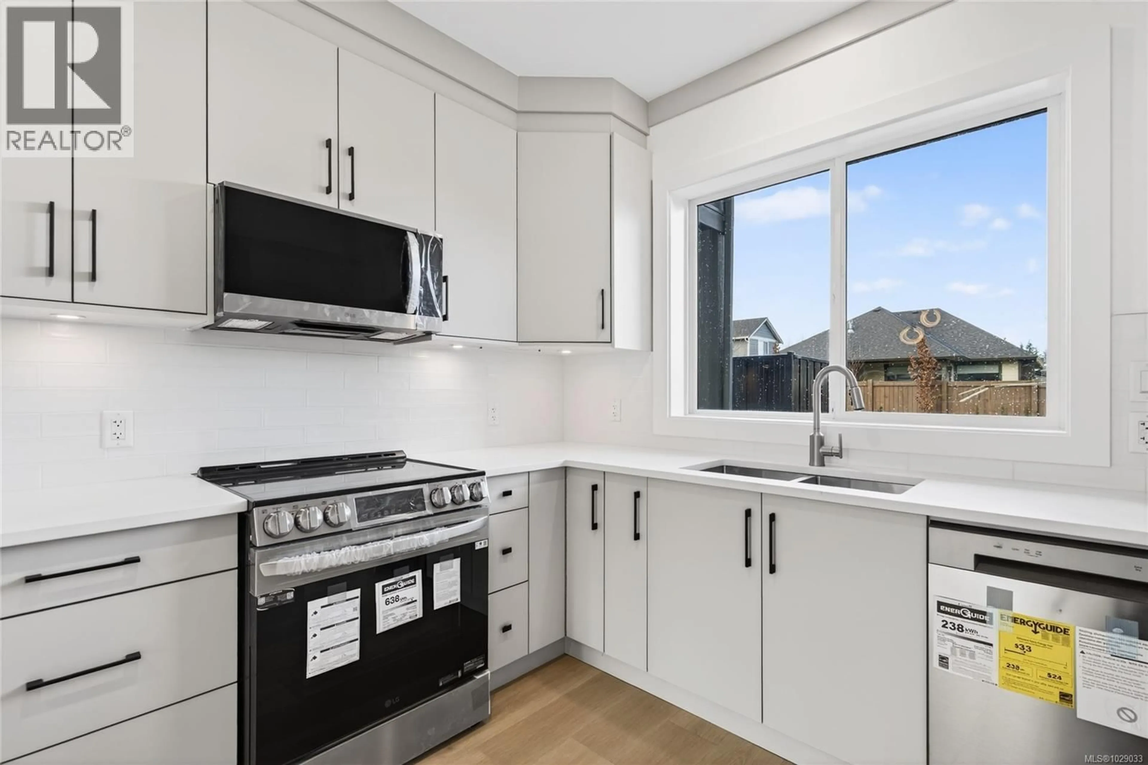 Standard kitchen, unknown for 4 - 704 BEAVER CREEK BOULEVARD, Campbell River British Columbia V9H0E9