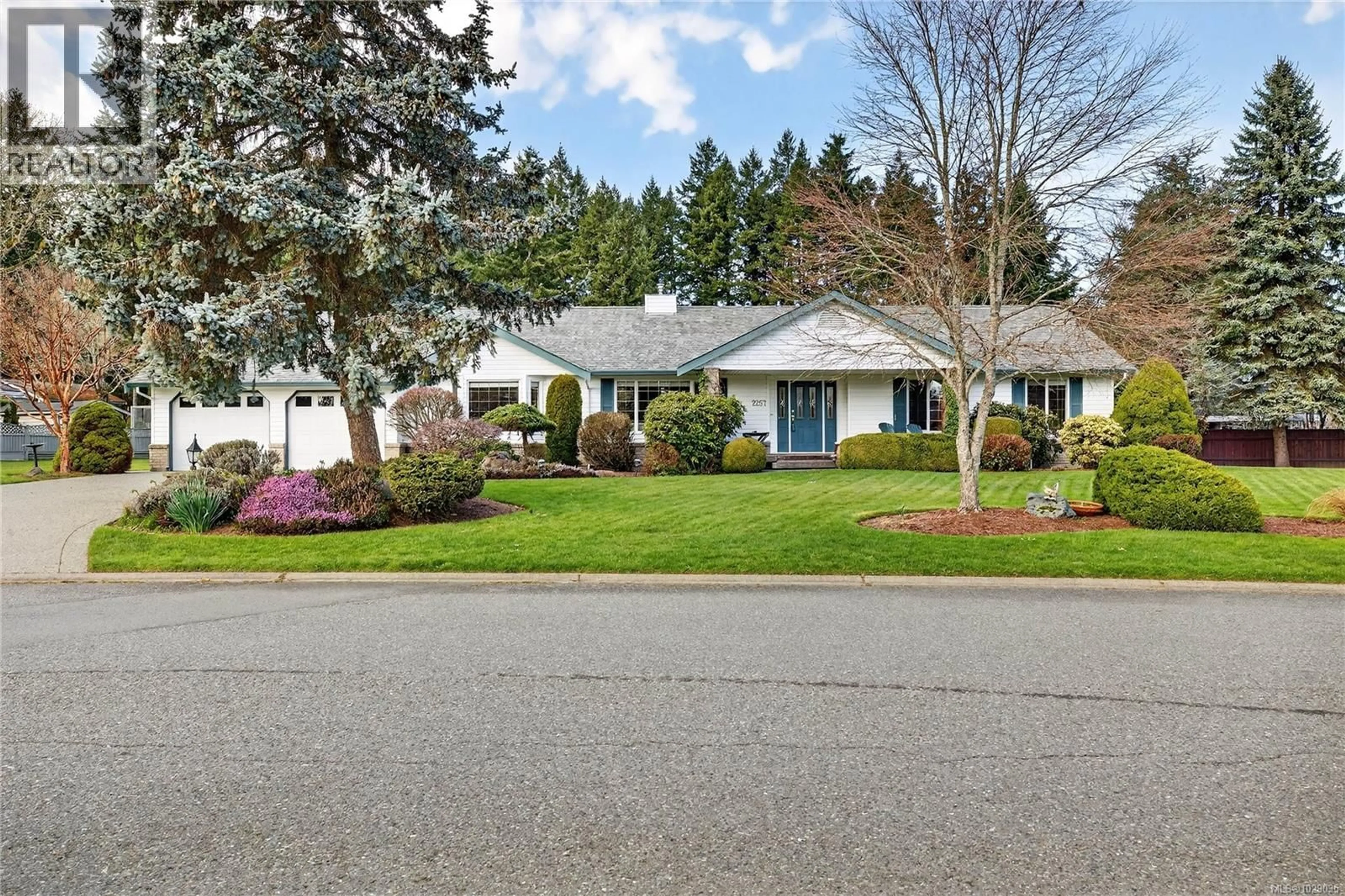 Home with vinyl exterior material, street for 2257 TARN PLACE, Duncan British Columbia V9L5E7