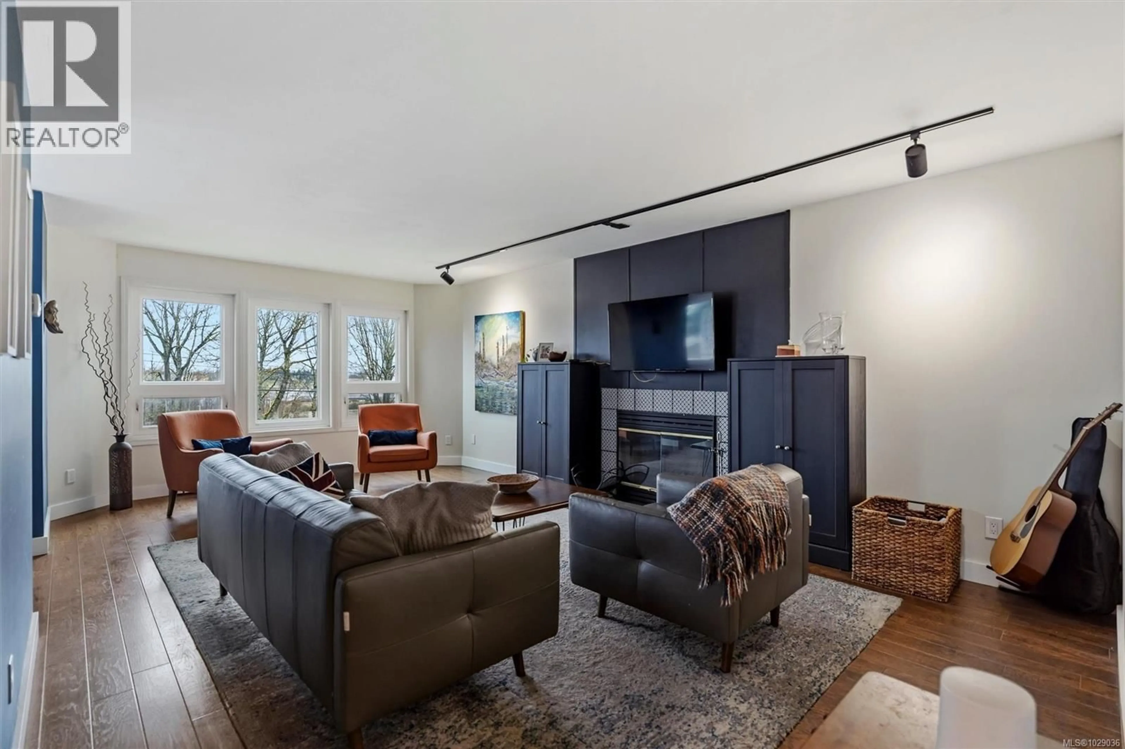 Living room with furniture, unknown for 6648 REY ROAD, Central Saanich British Columbia V8Y1V2