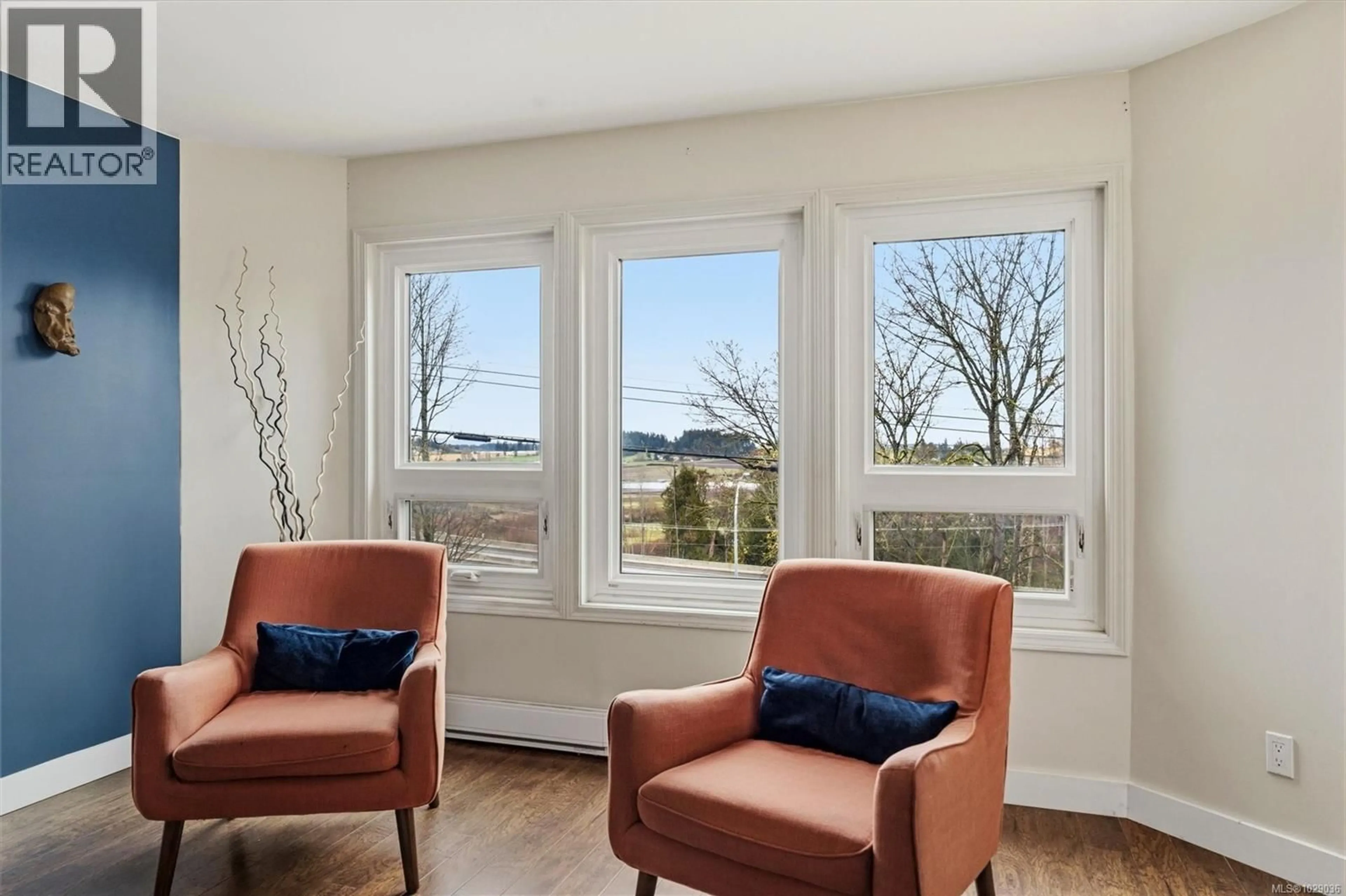 Living room with furniture, wood/laminate floor for 6648 REY ROAD, Central Saanich British Columbia V8Y1V2