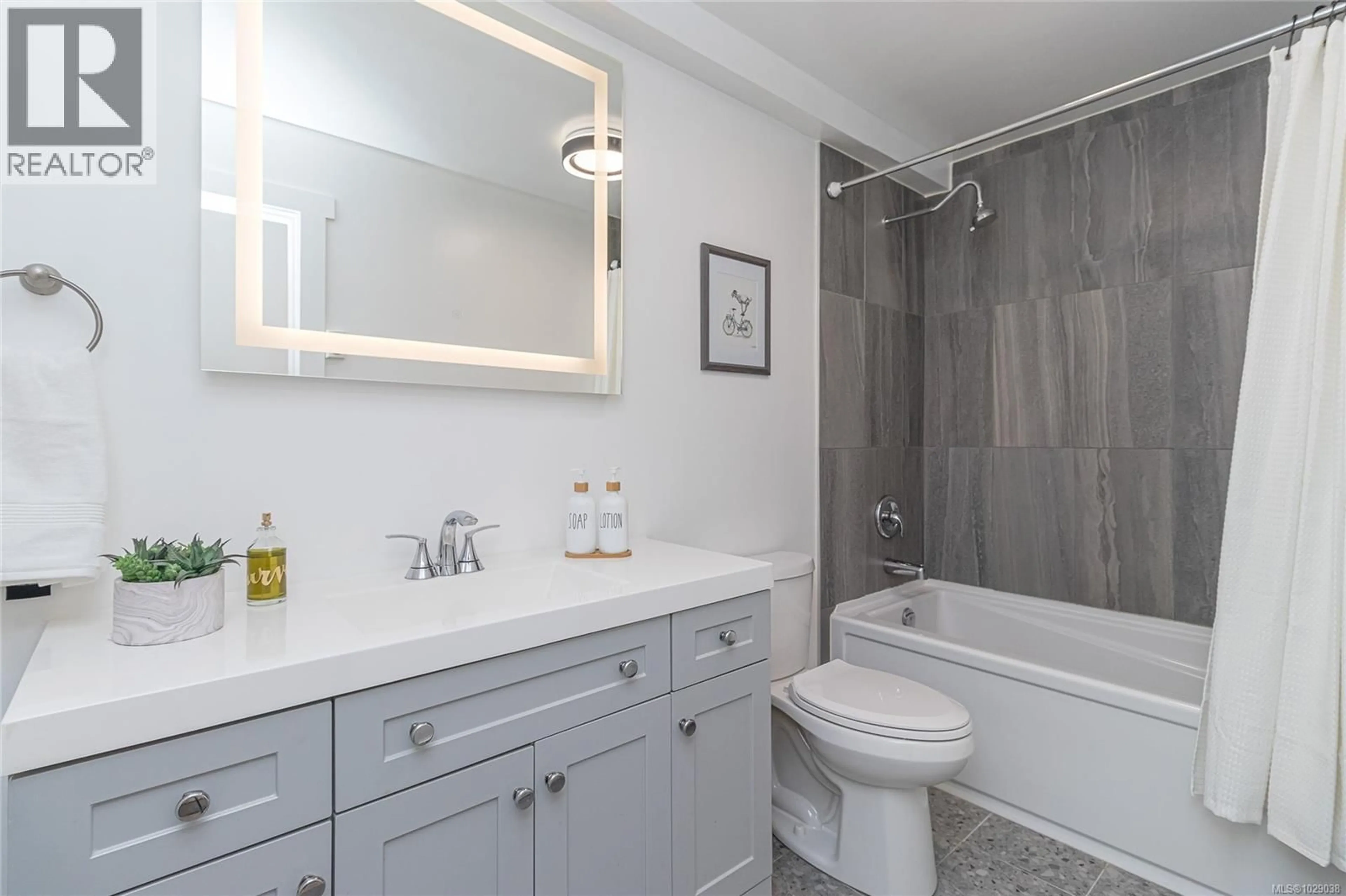 Standard bathroom, ceramic/tile floor for 107 - 9916 DANIEL STREET, Chemainus British Columbia V0R1K1
