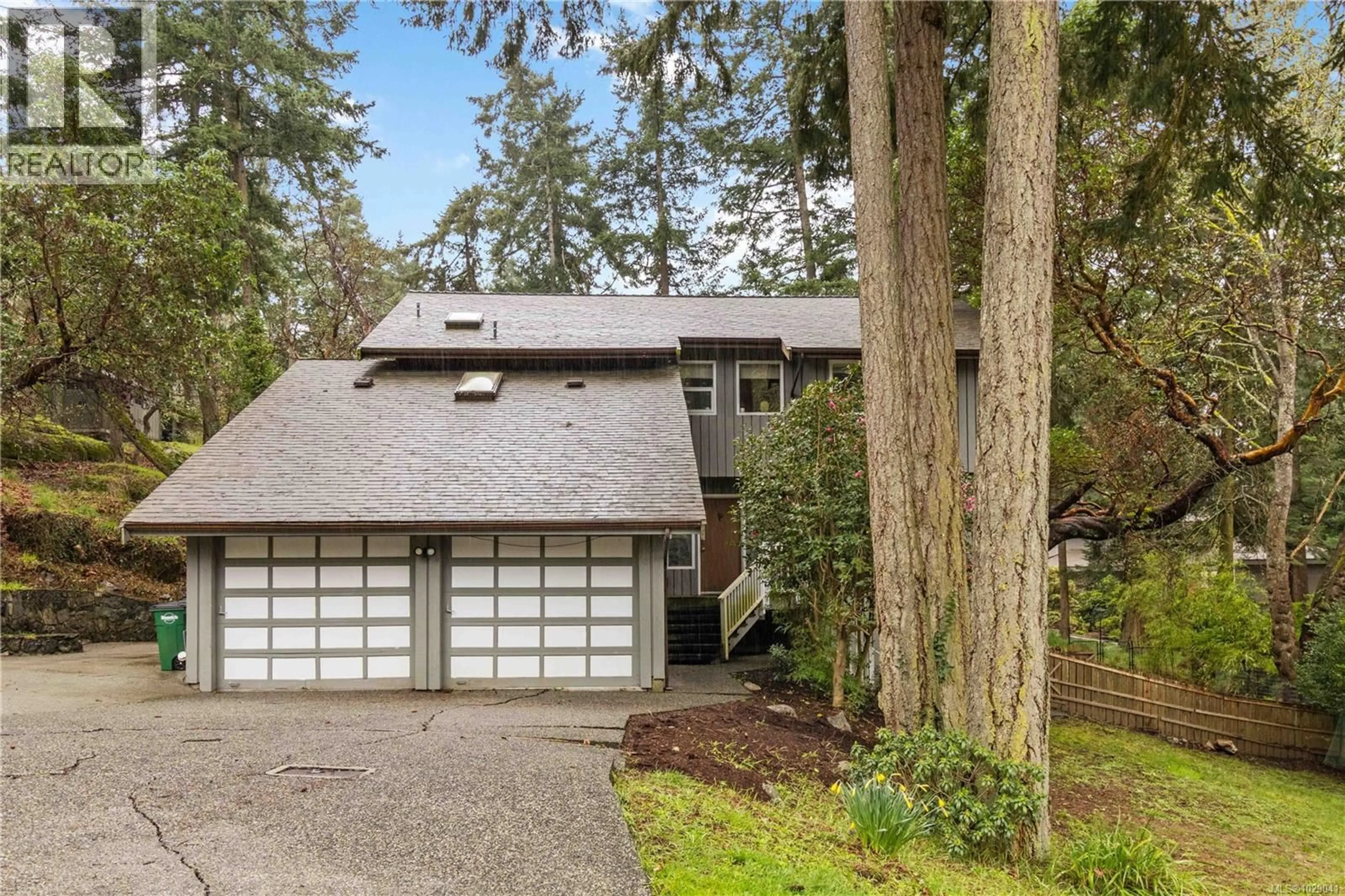 Home with vinyl exterior material, street for 2753 ARBUTUS ROAD, Saanich British Columbia V8N5X7