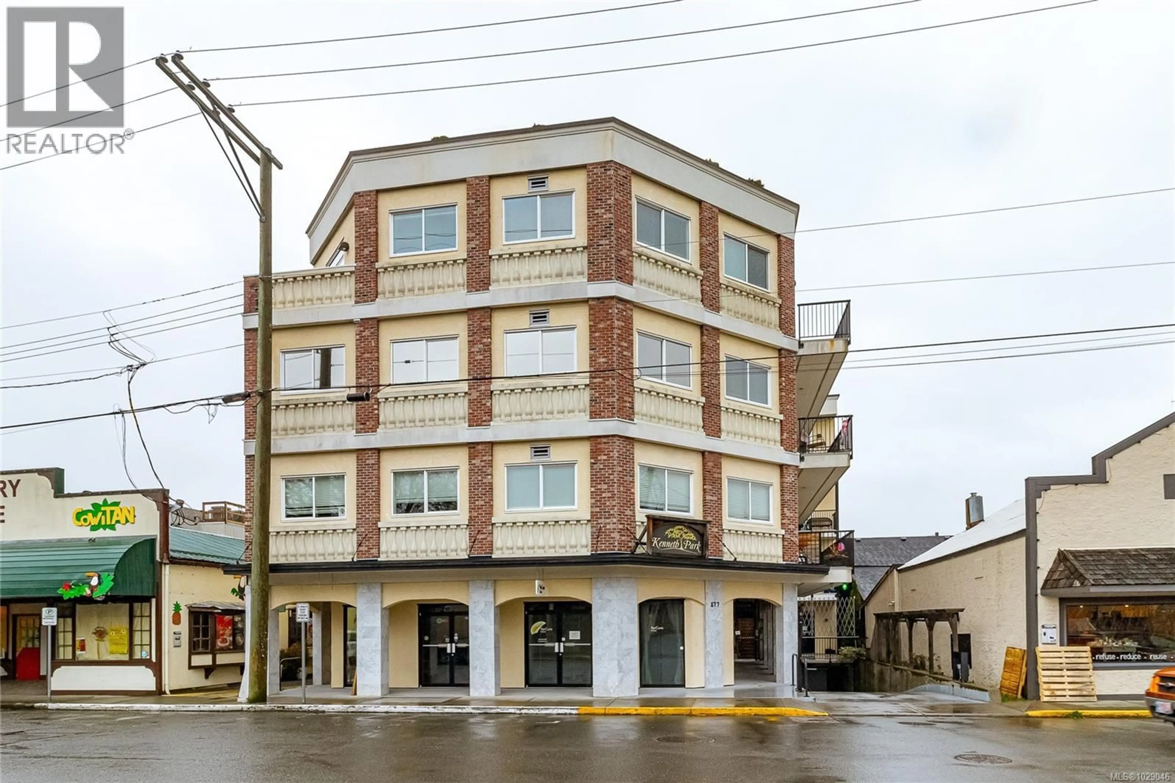 Patio, building for 404 - 177 KENNETH STREET, Duncan British Columbia V9L1N5