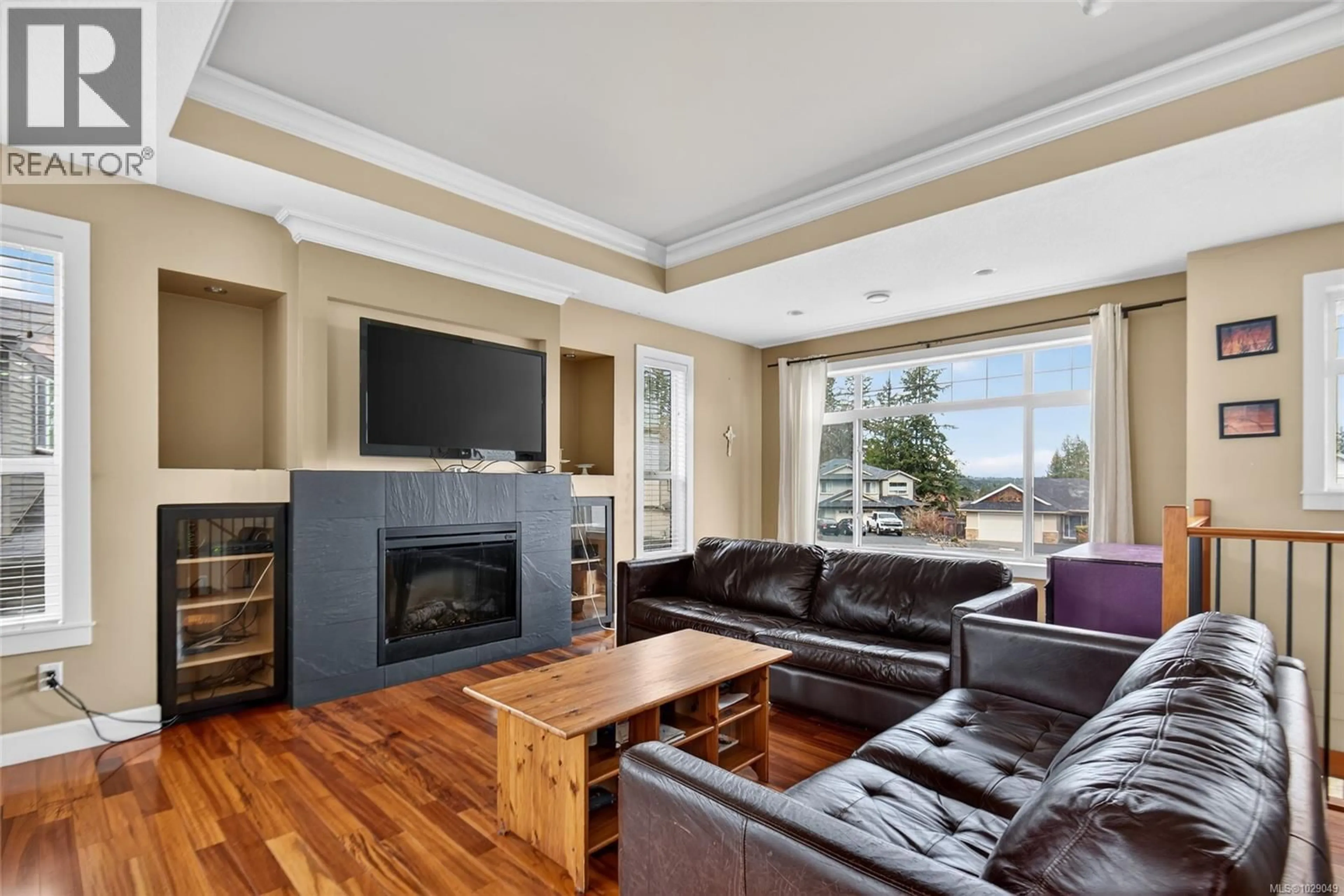 Living room with furniture, wood/laminate floor for 2323 ROCKWOOD PLACE, Nanaimo British Columbia V9R7B3