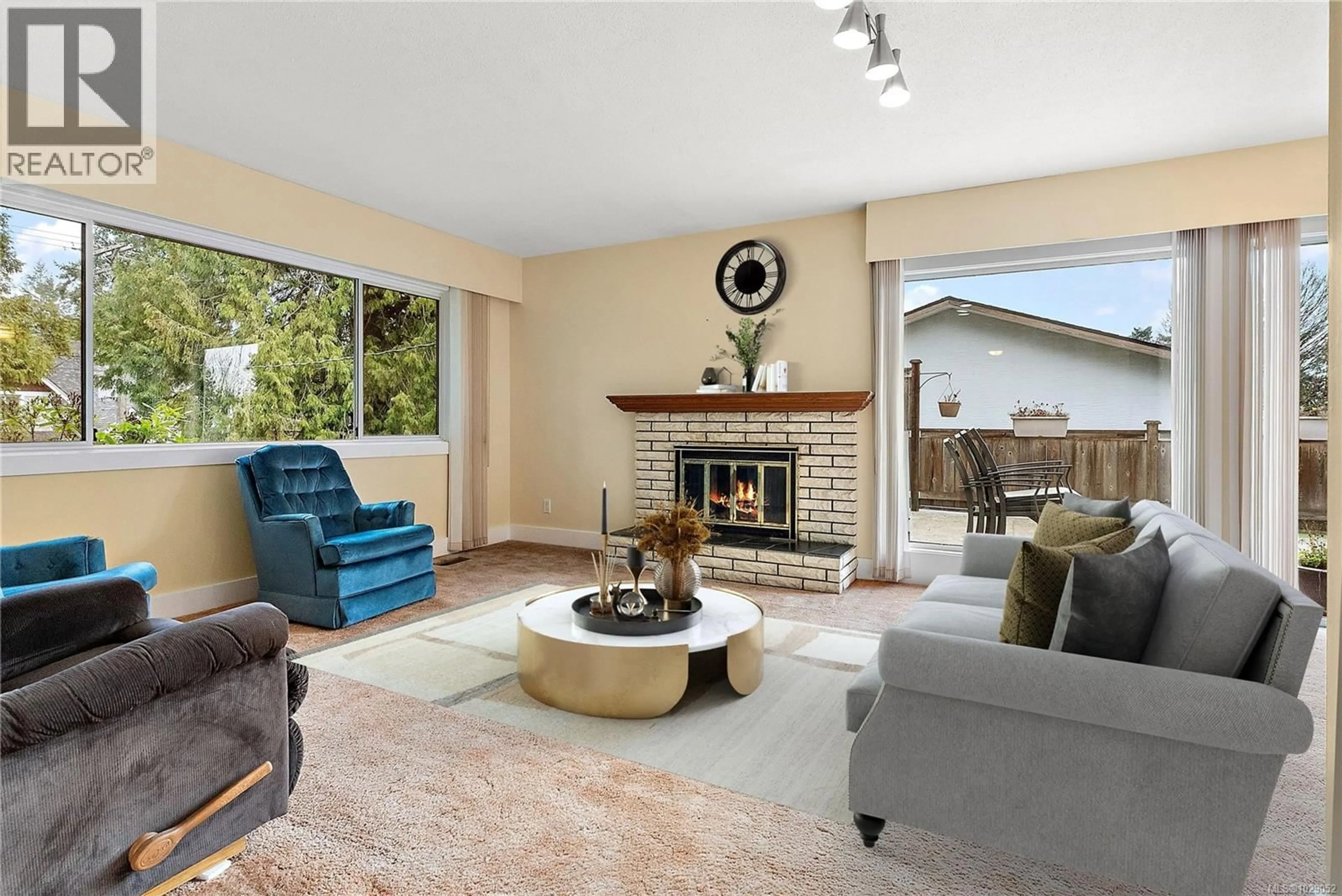 Living room with furniture, unknown for 2009 STELLY'S CROSS ROAD, Central Saanich British Columbia V8M1M8