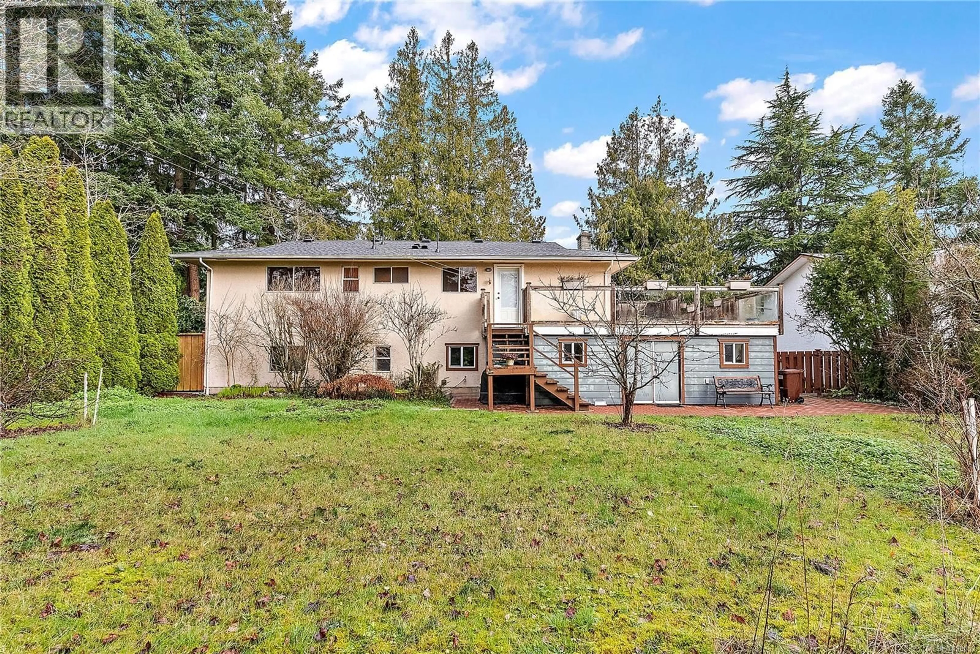 Home with vinyl exterior material, unknown for 2009 STELLY'S CROSS ROAD, Central Saanich British Columbia V8M1M8