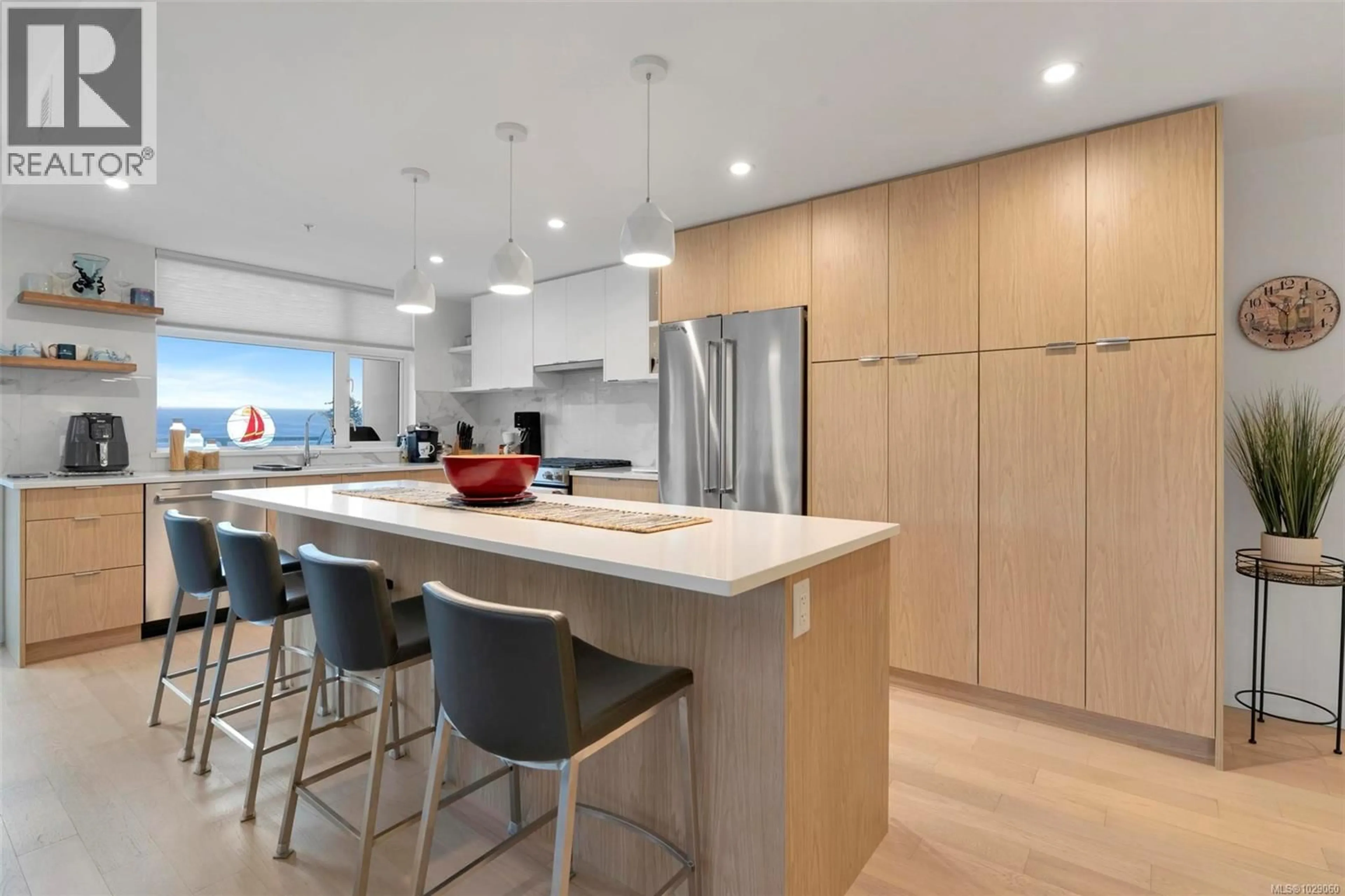 Contemporary kitchen, unknown for 304 - 5120 CORDOVA BAY ROAD, Saanich British Columbia V8Y2K5