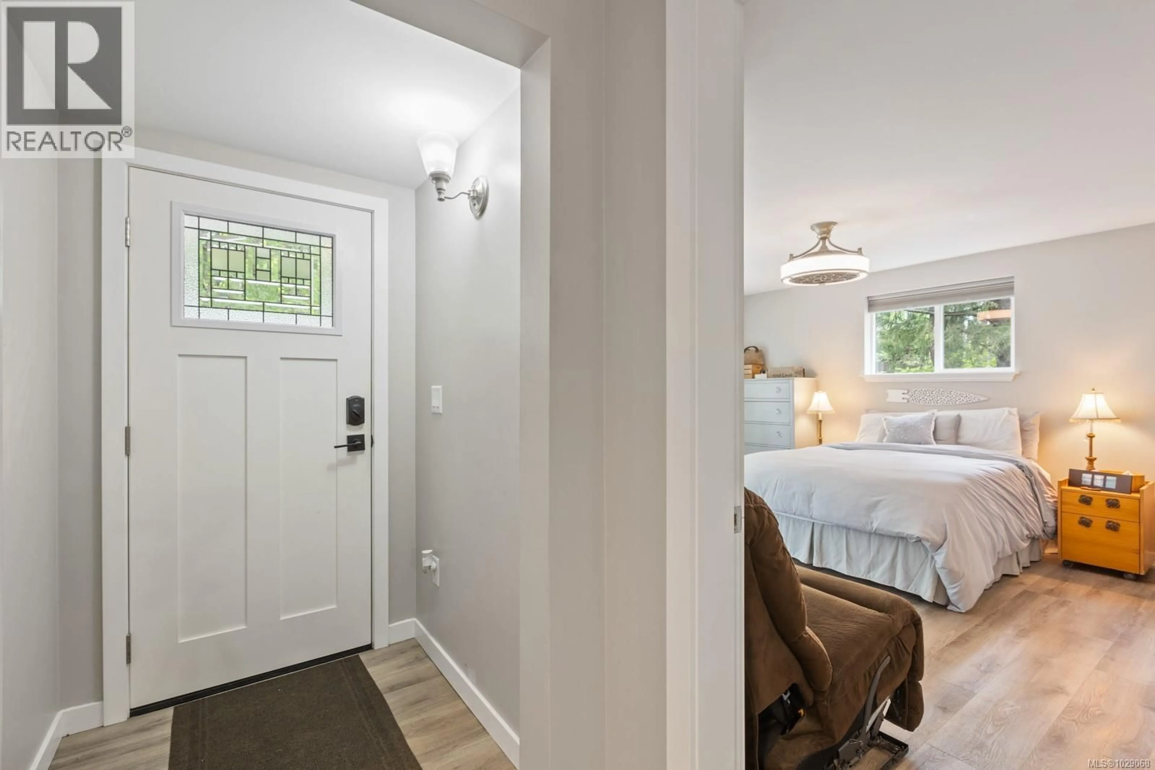 Indoor entryway for 3671 THOMSON ROAD, Courtenay British Columbia V9N9T5