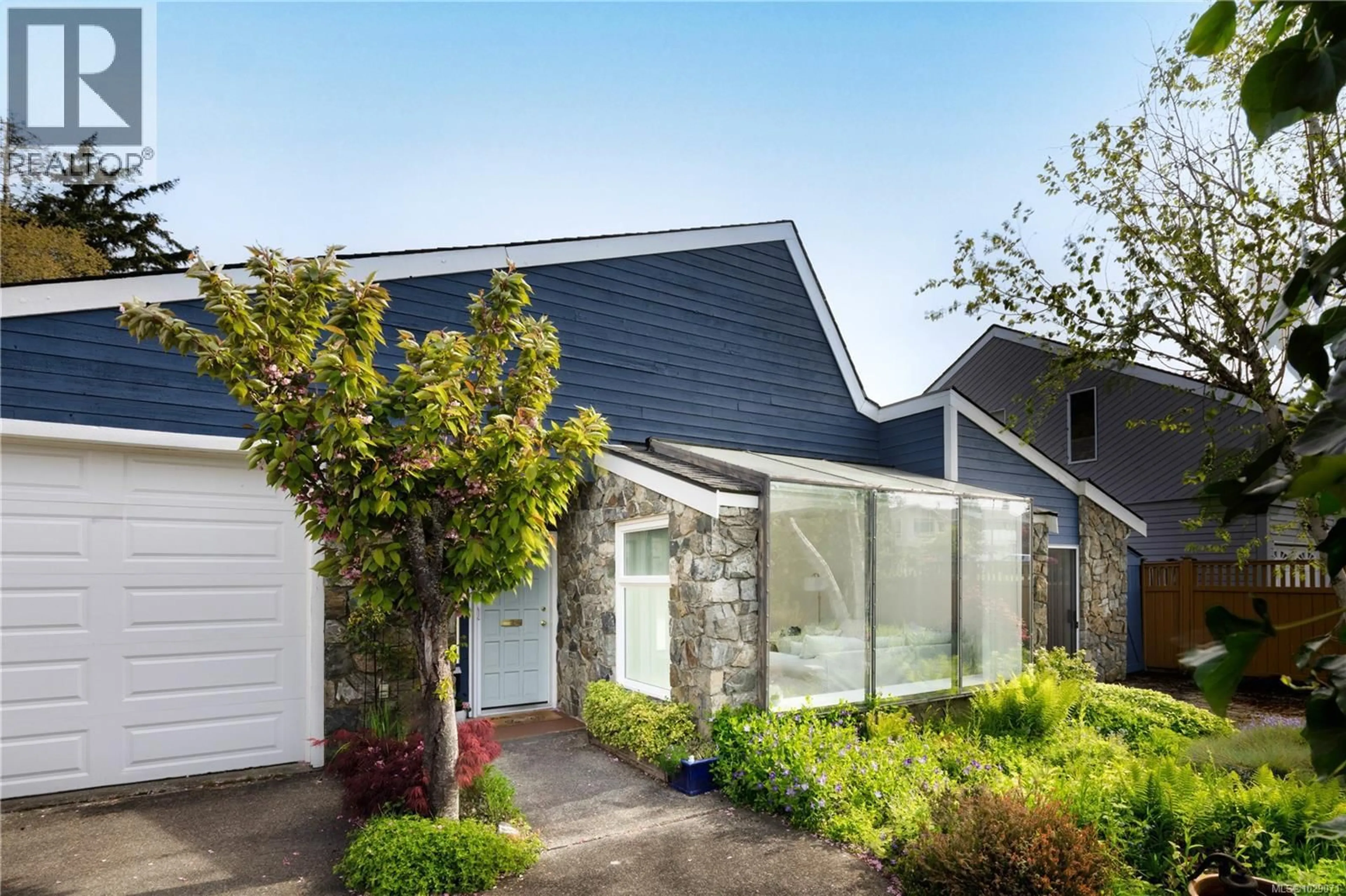 Home with vinyl exterior material, street for 4395 ROBINWOOD DRIVE, Saanich British Columbia V8N5R7