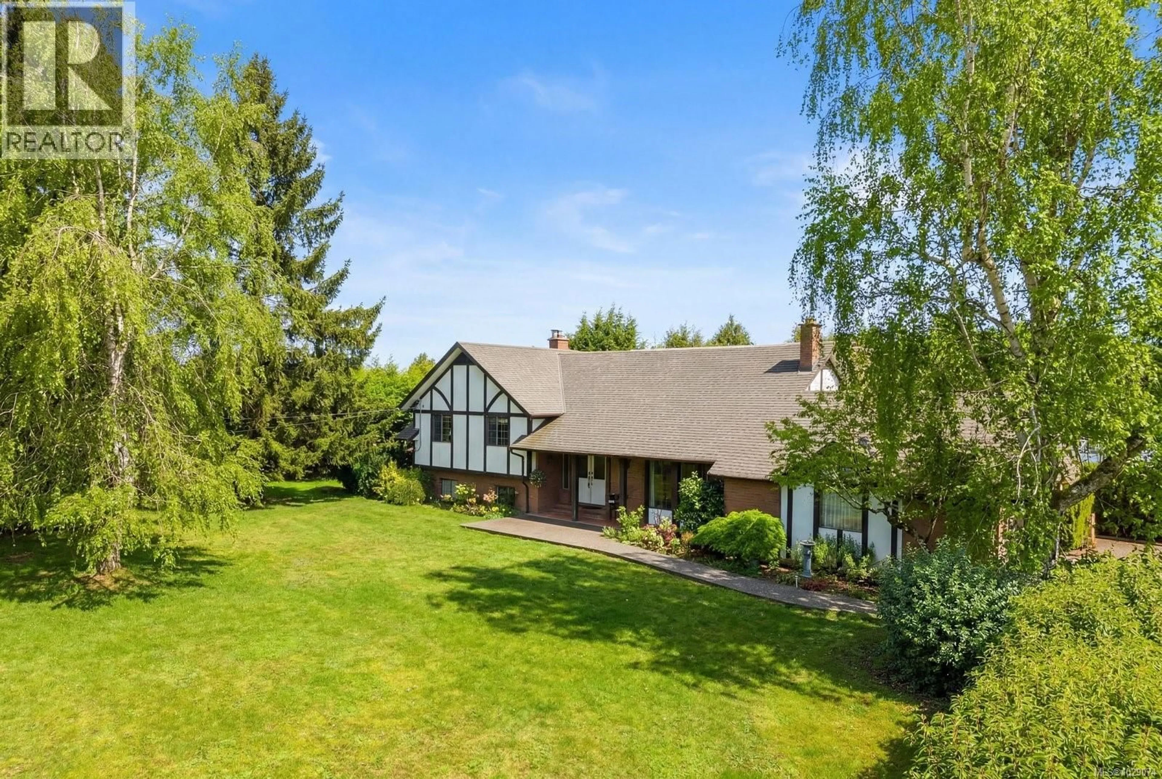 A pic from outside/outdoor area/front of a property/back of a property/a pic from drone, unknown for 1584 WHITE ROAD, Central Saanich British Columbia V8M1S8