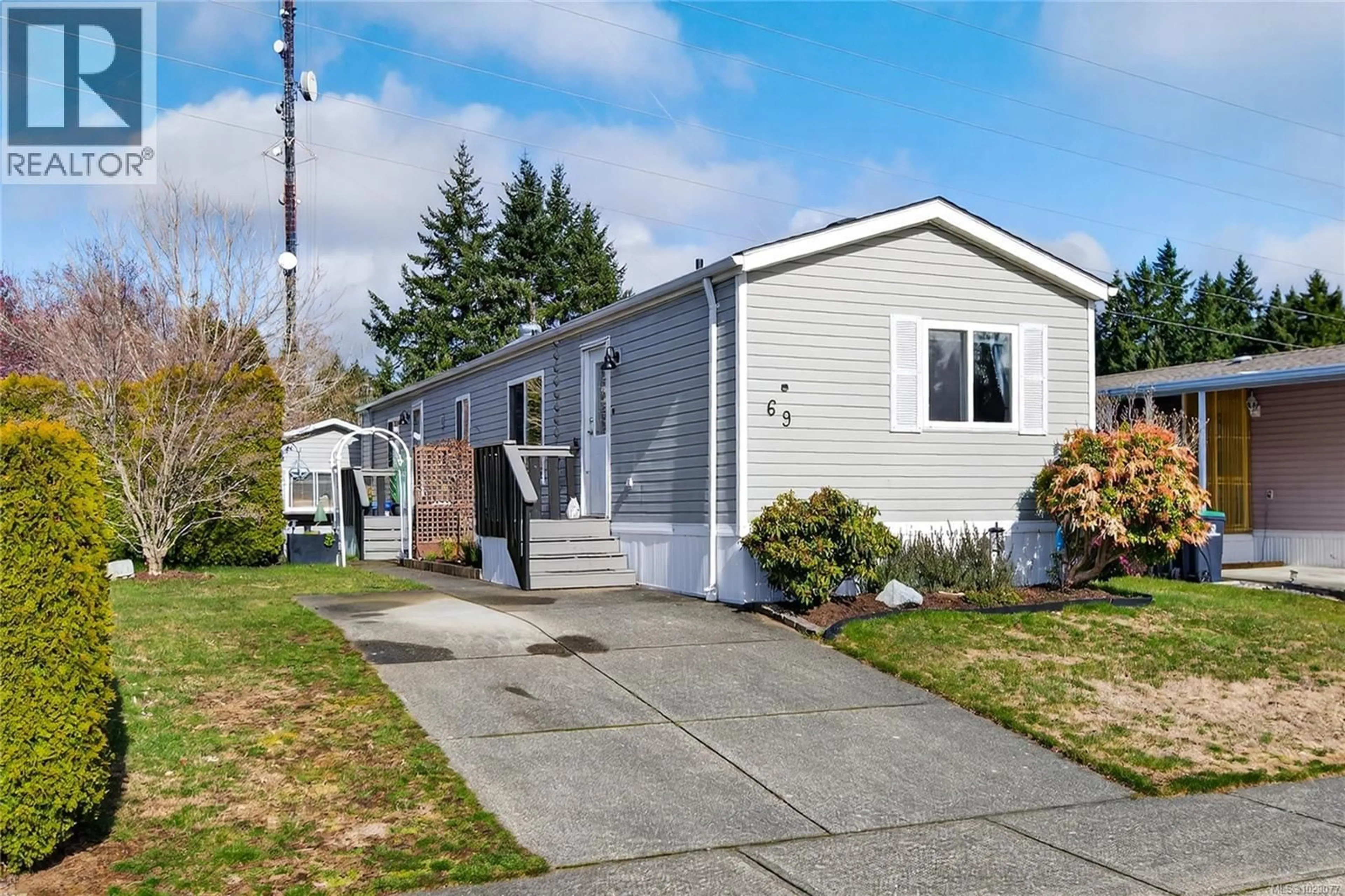 Home with vinyl exterior material, street for 69 - 4714 MUIR ROAD, Courtenay British Columbia V9N8Z6