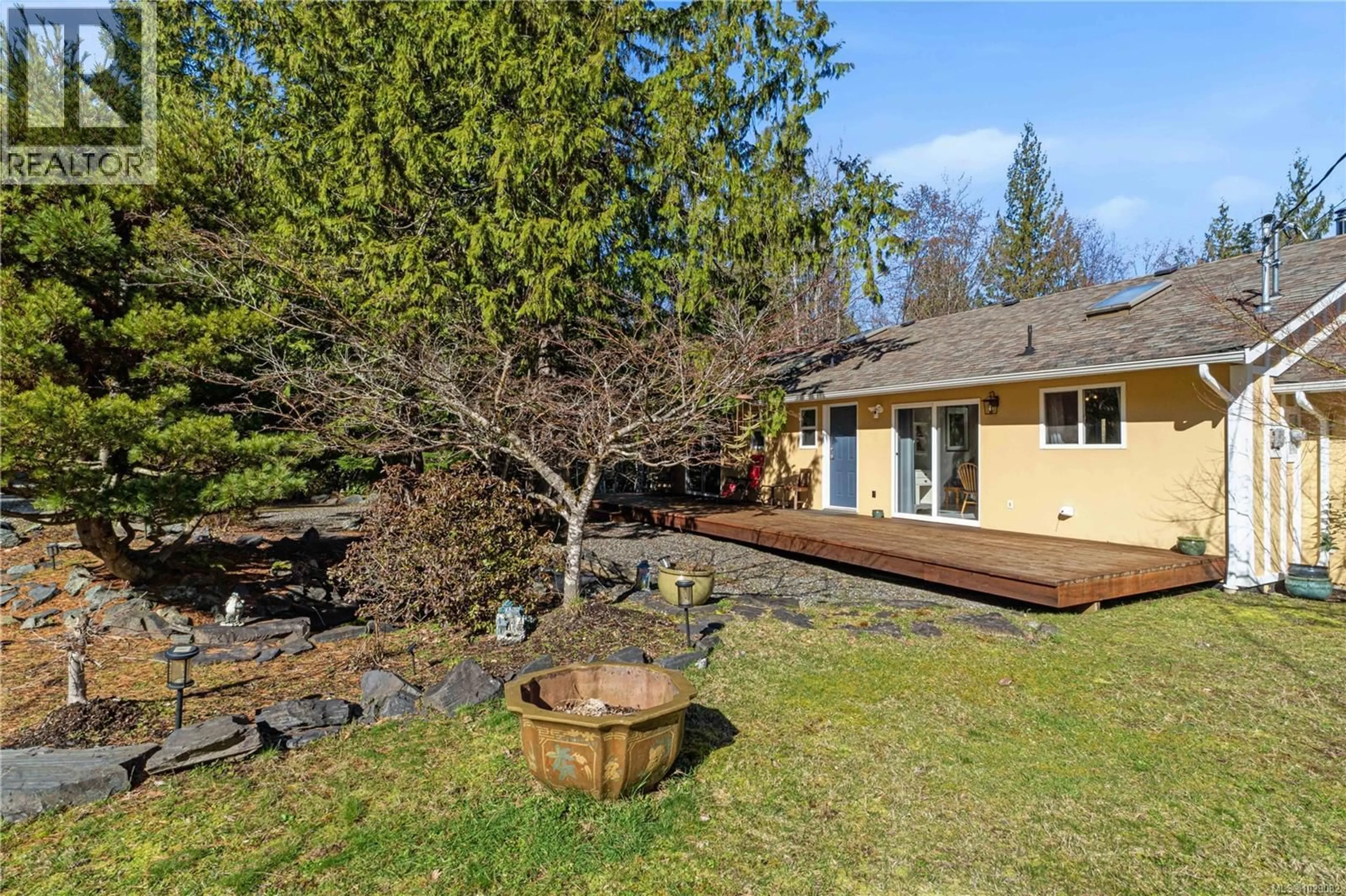 Patio, water/lake/river/ocean view for 3829 WILD ROAD, Whiskey Creek British Columbia V9K1V6