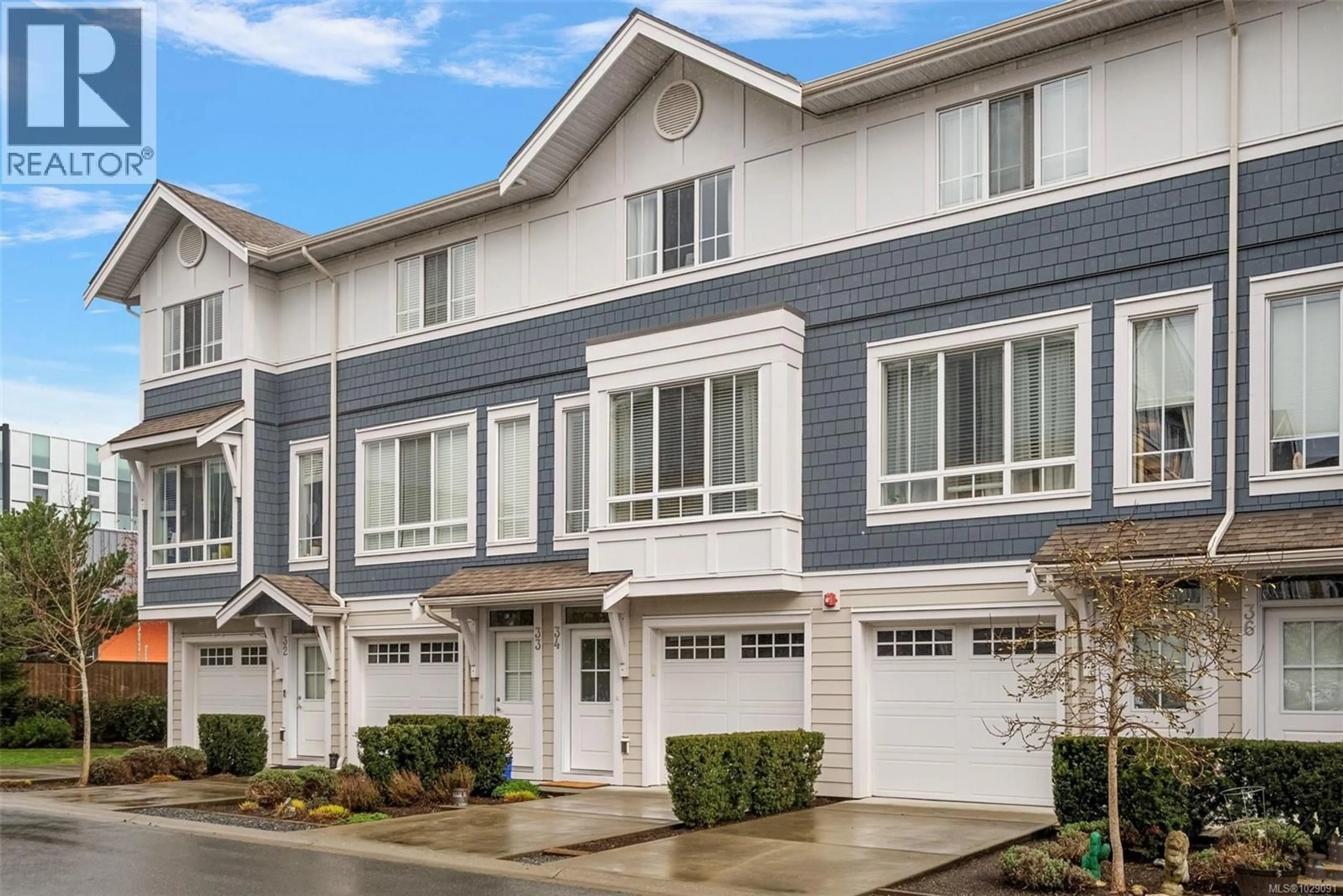 Home with vinyl exterior material, street for 34 - 370 LATORIA BOULEVARD, Colwood British Columbia V9C0N9