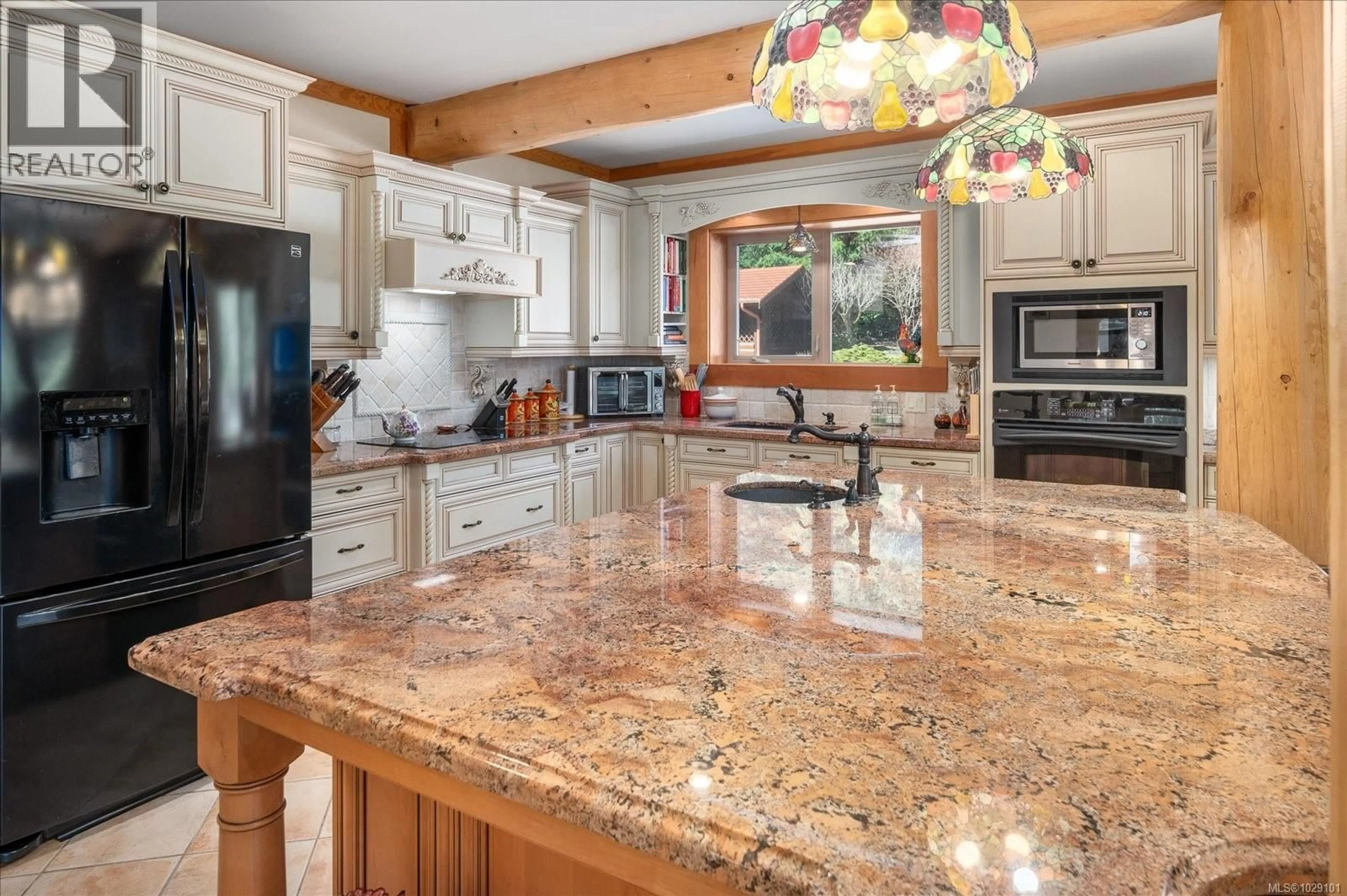 Open concept kitchen, ceramic/tile floor for 4828 JUDITHS RUN, Ladysmith British Columbia V9G1G9