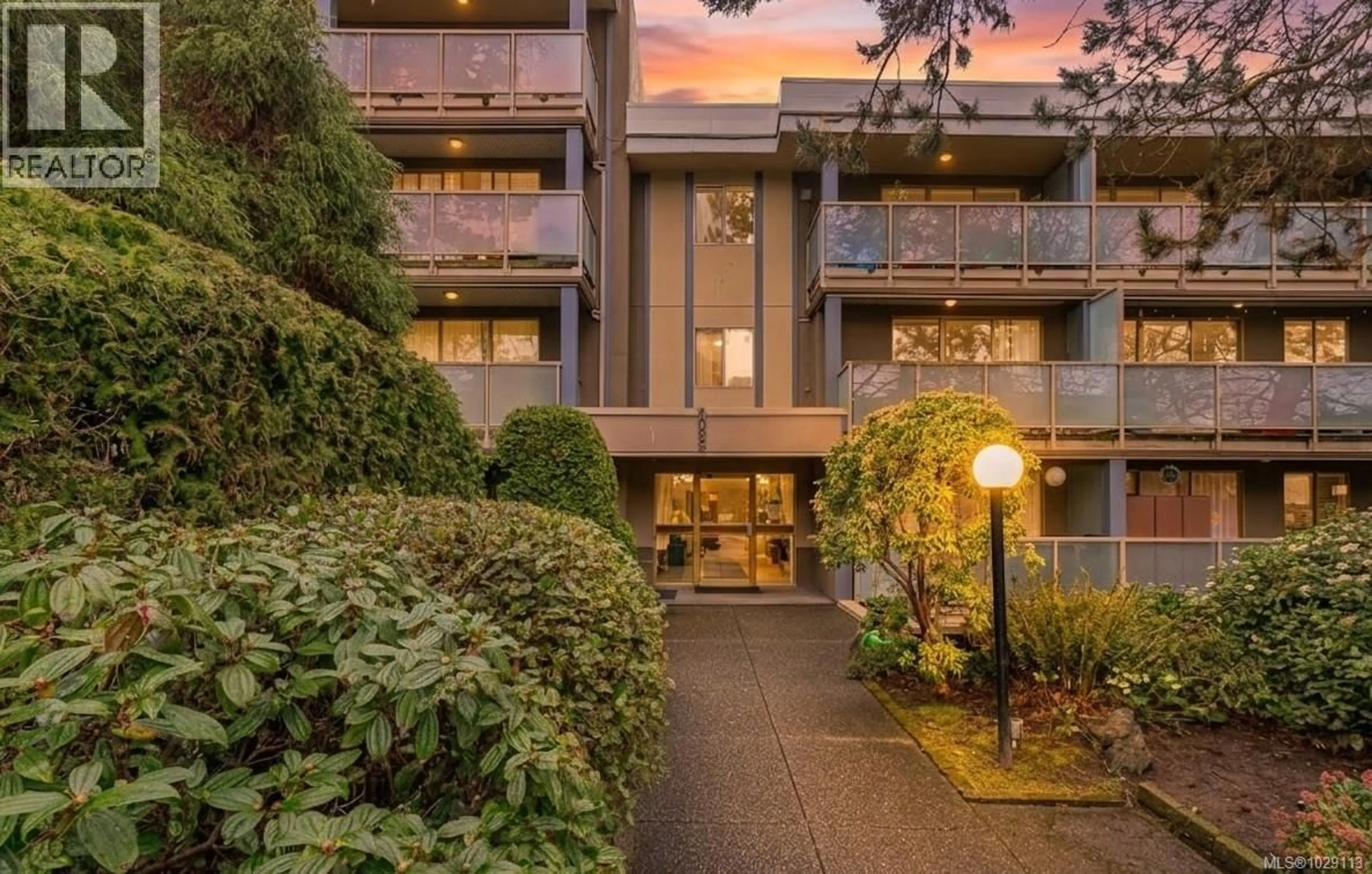 Patio, building for 313 - 1025 INVERNESS ROAD, Saanich British Columbia V8X2S2