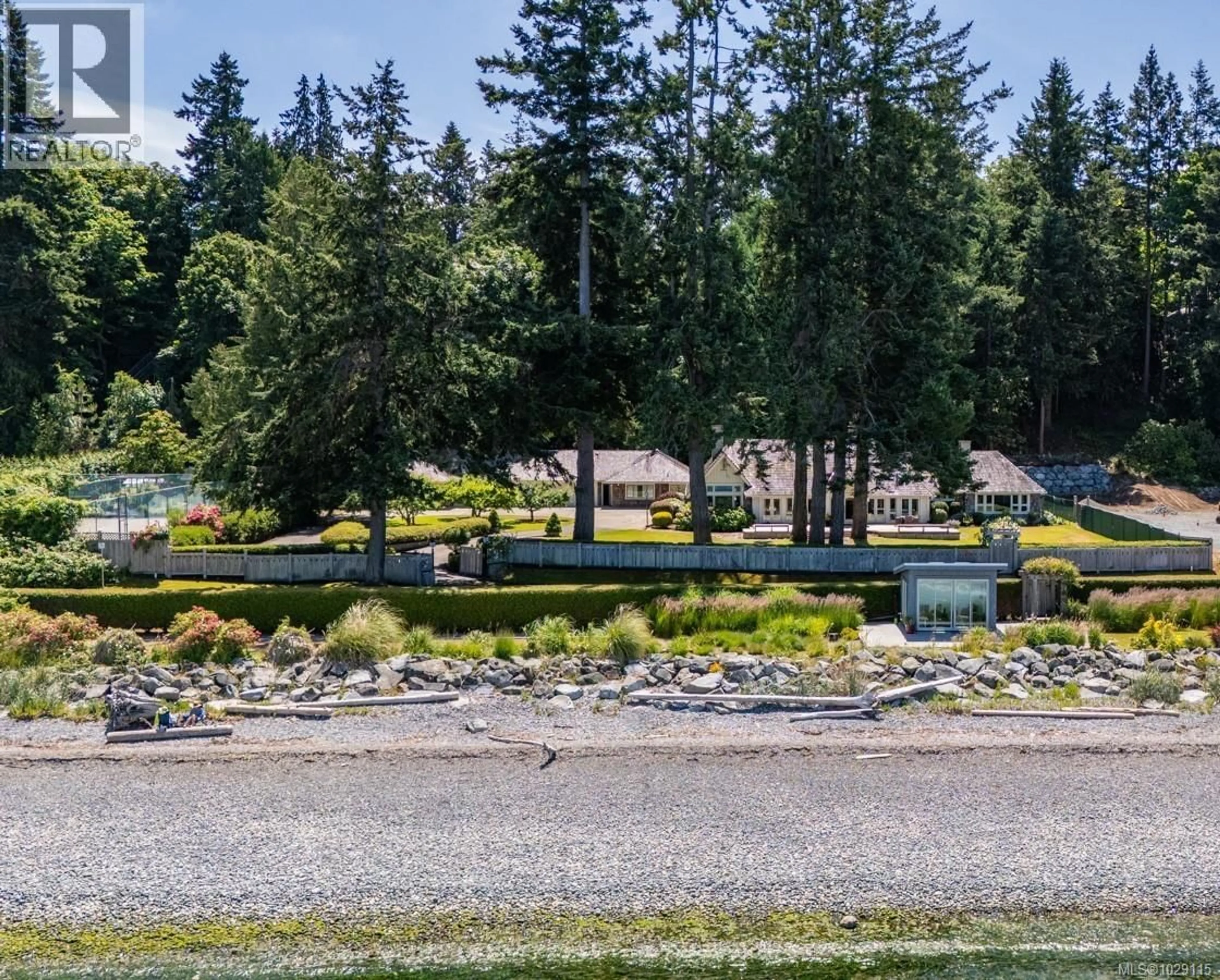 Patio, water/lake/river/ocean view for 382 JUDGES ROW, Qualicum Beach British Columbia V9K1G6