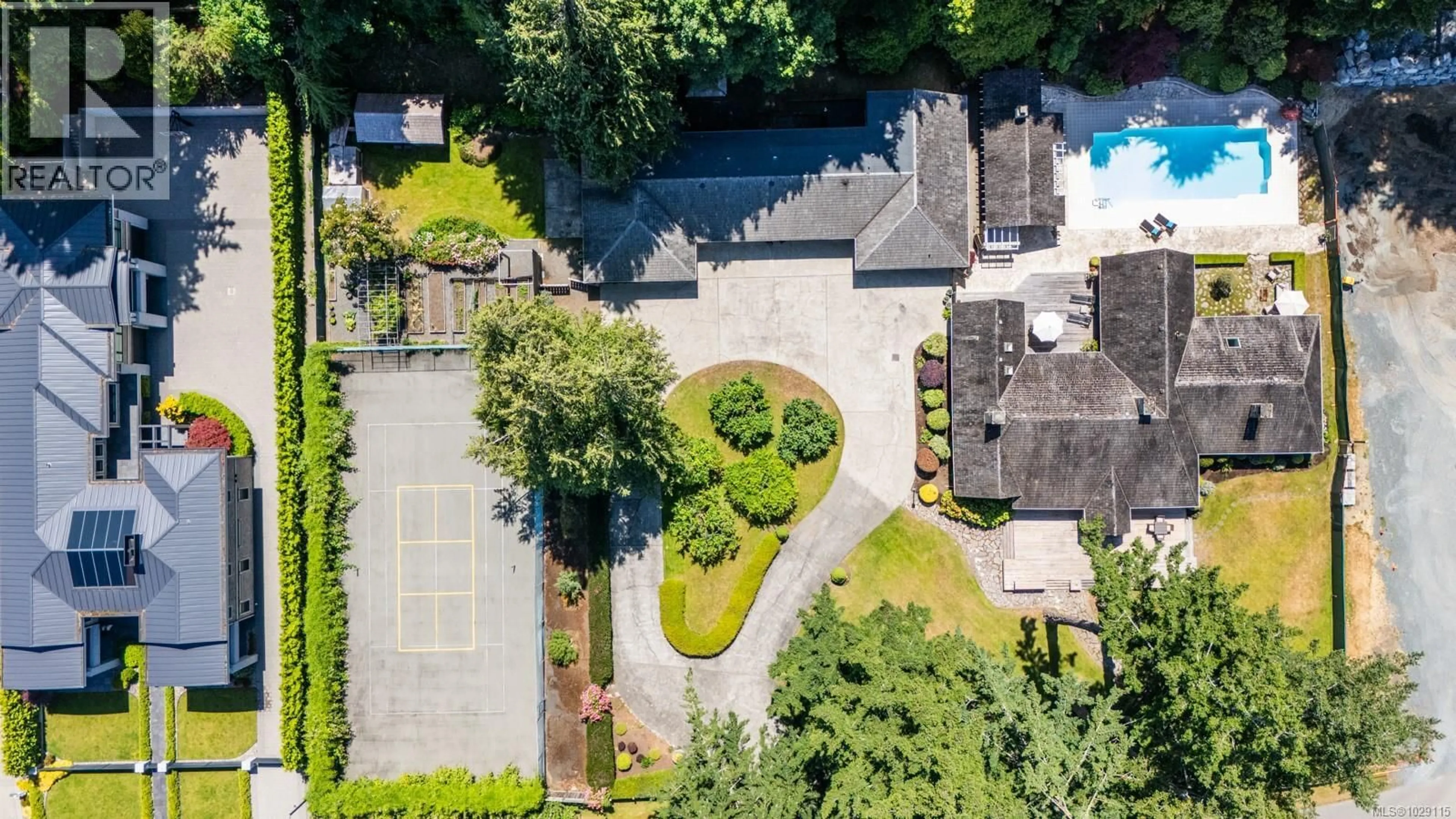 A pic from outside/outdoor area/front of a property/back of a property/a pic from drone, street for 382 JUDGES ROW, Qualicum Beach British Columbia V9K1G6