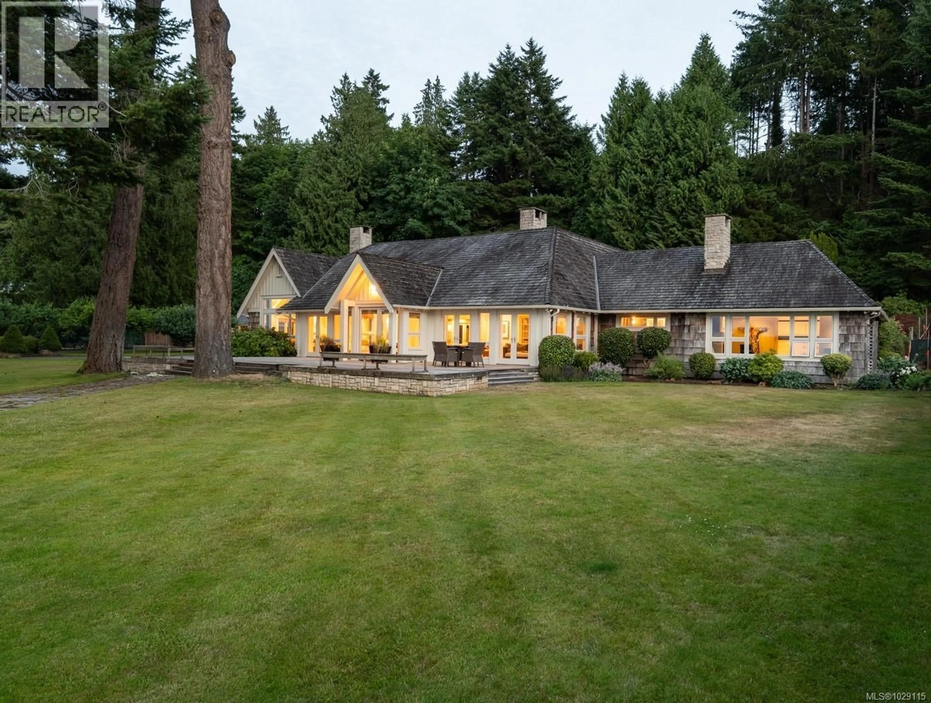 A pic from outside/outdoor area/front of a property/back of a property/a pic from drone, unknown for 382 JUDGES ROW, Qualicum Beach British Columbia V9K1G6