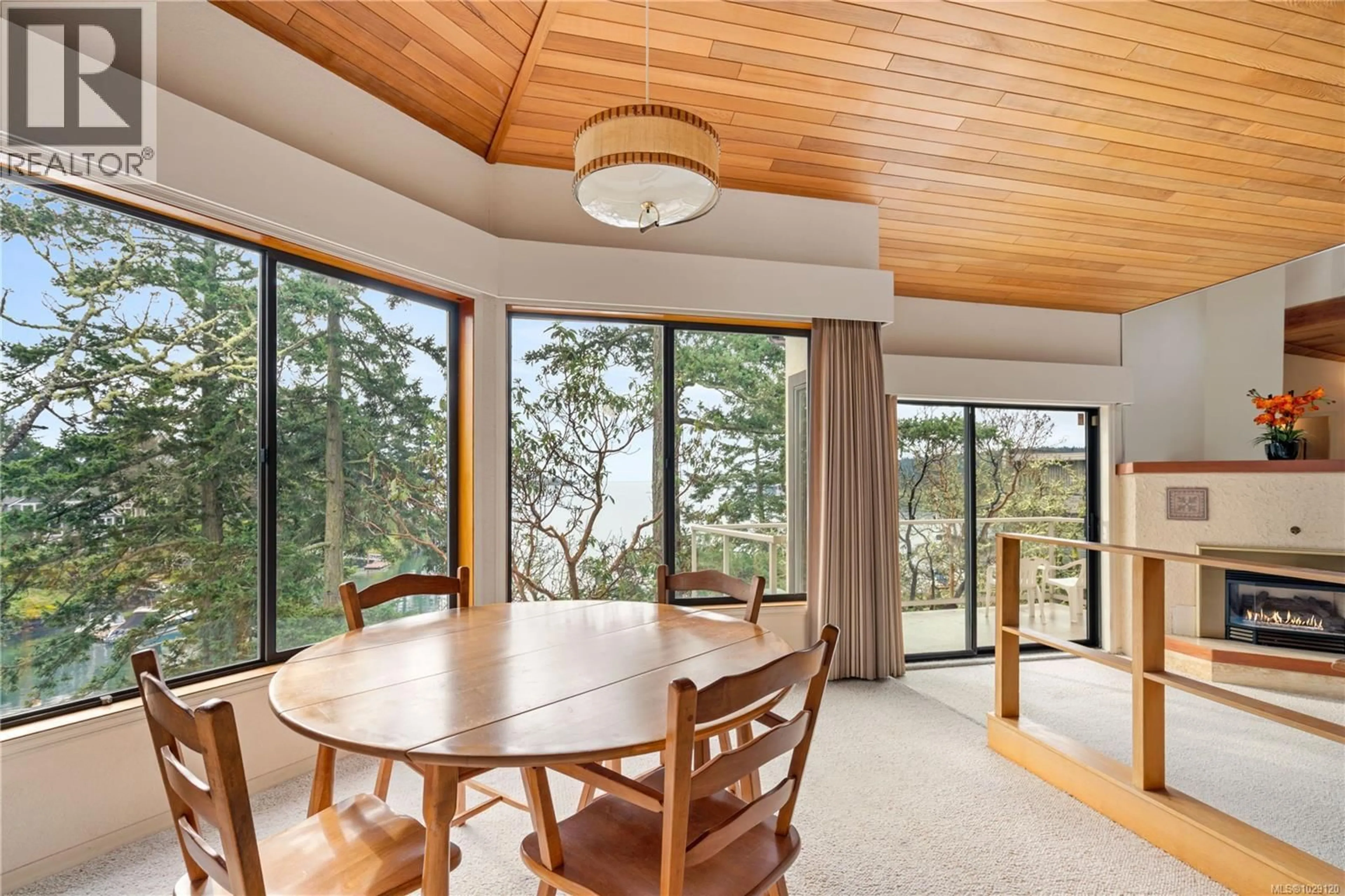 Dining room, unknown for 312 BESSBOROUGH AVENUE, View Royal British Columbia V9B1T7