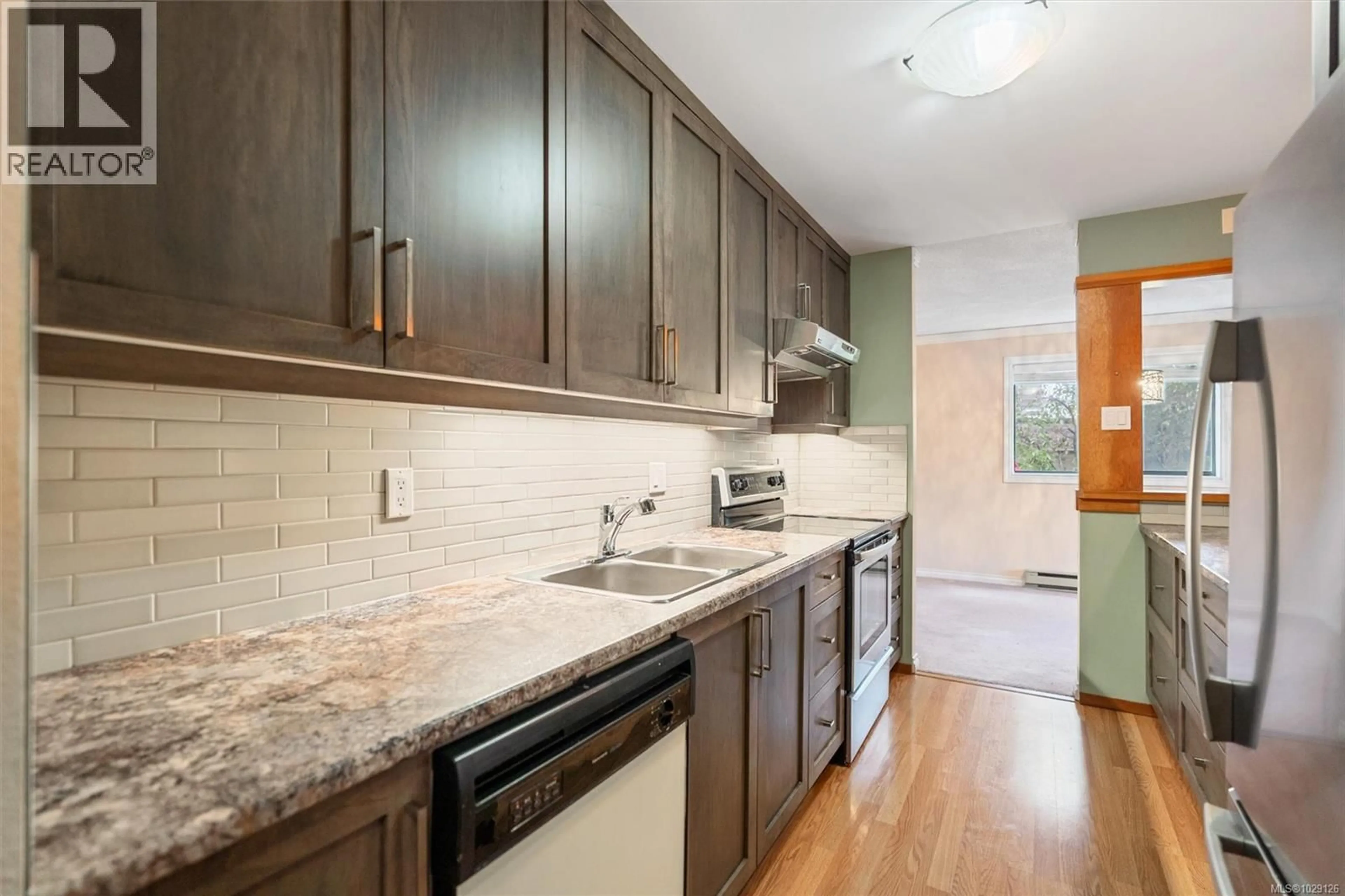 Standard kitchen, unknown for 202 - 3255 GLASGOW AVENUE, Saanich British Columbia V8X4S4