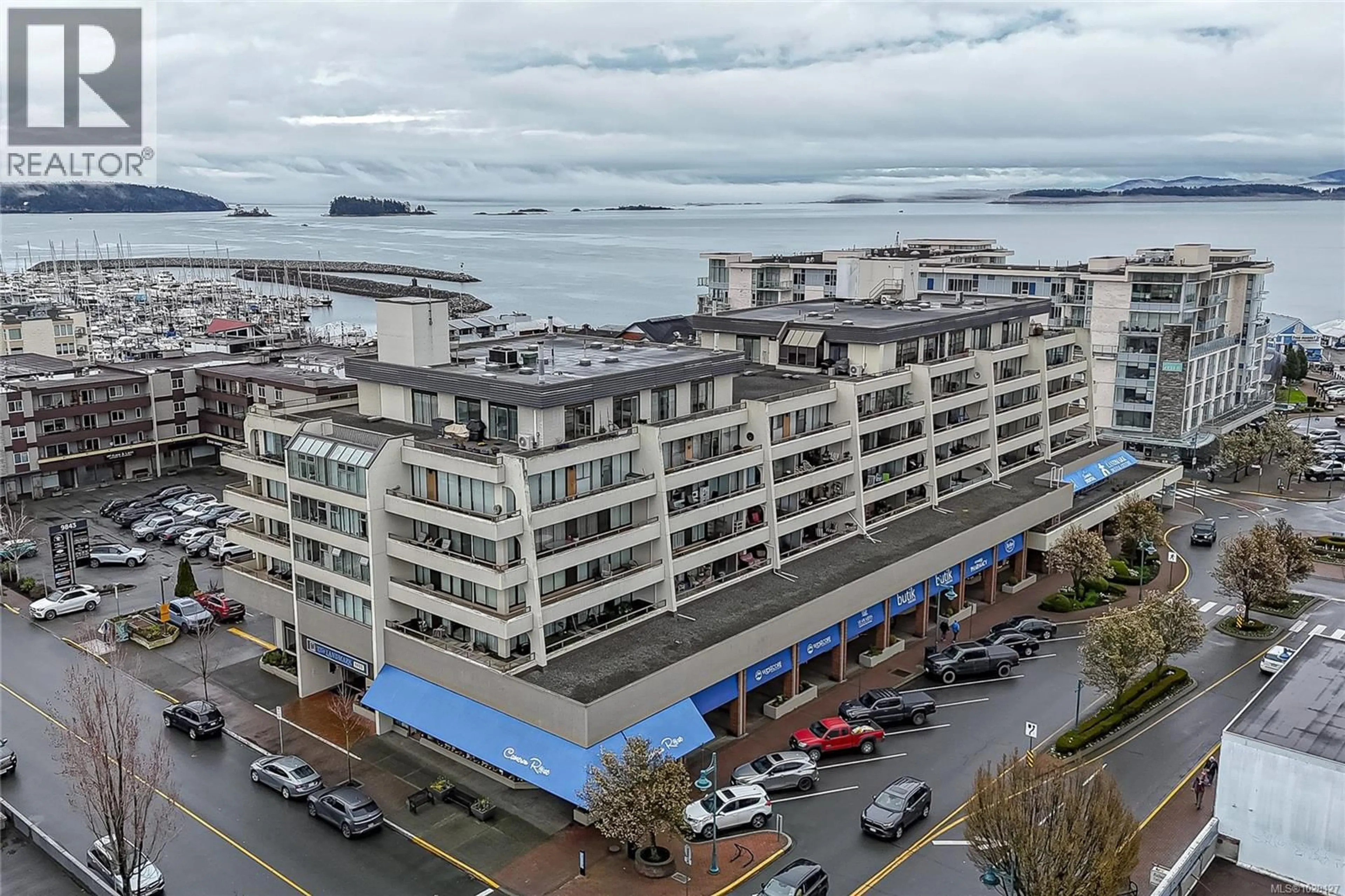 A pic from outside/outdoor area/front of a property/back of a property/a pic from drone, unknown for 301 - 9805 SECOND STREET, Sidney British Columbia V8L4T9