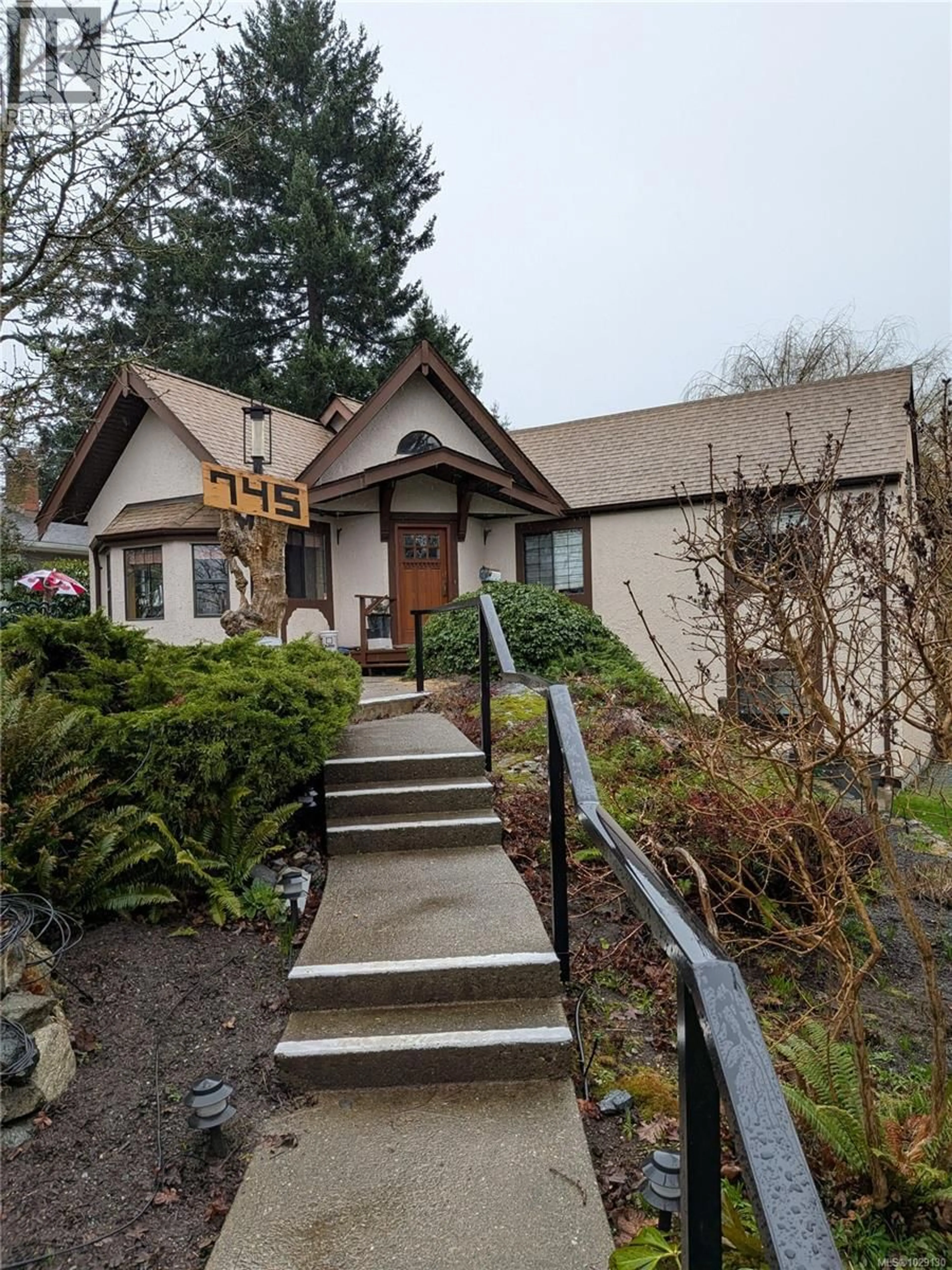 Unknown for 745 MIDDLETON STREET, Saanich British Columbia V9A2E1
