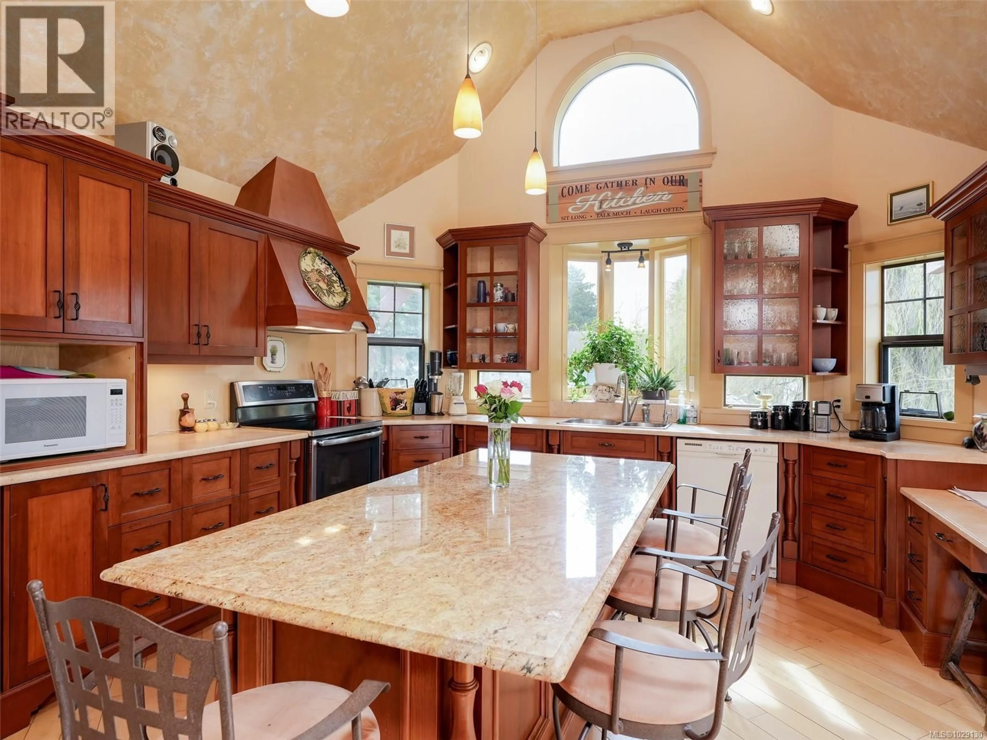 Open concept kitchen, ceramic/tile floor for 745 MIDDLETON STREET, Saanich British Columbia V9A2E1
