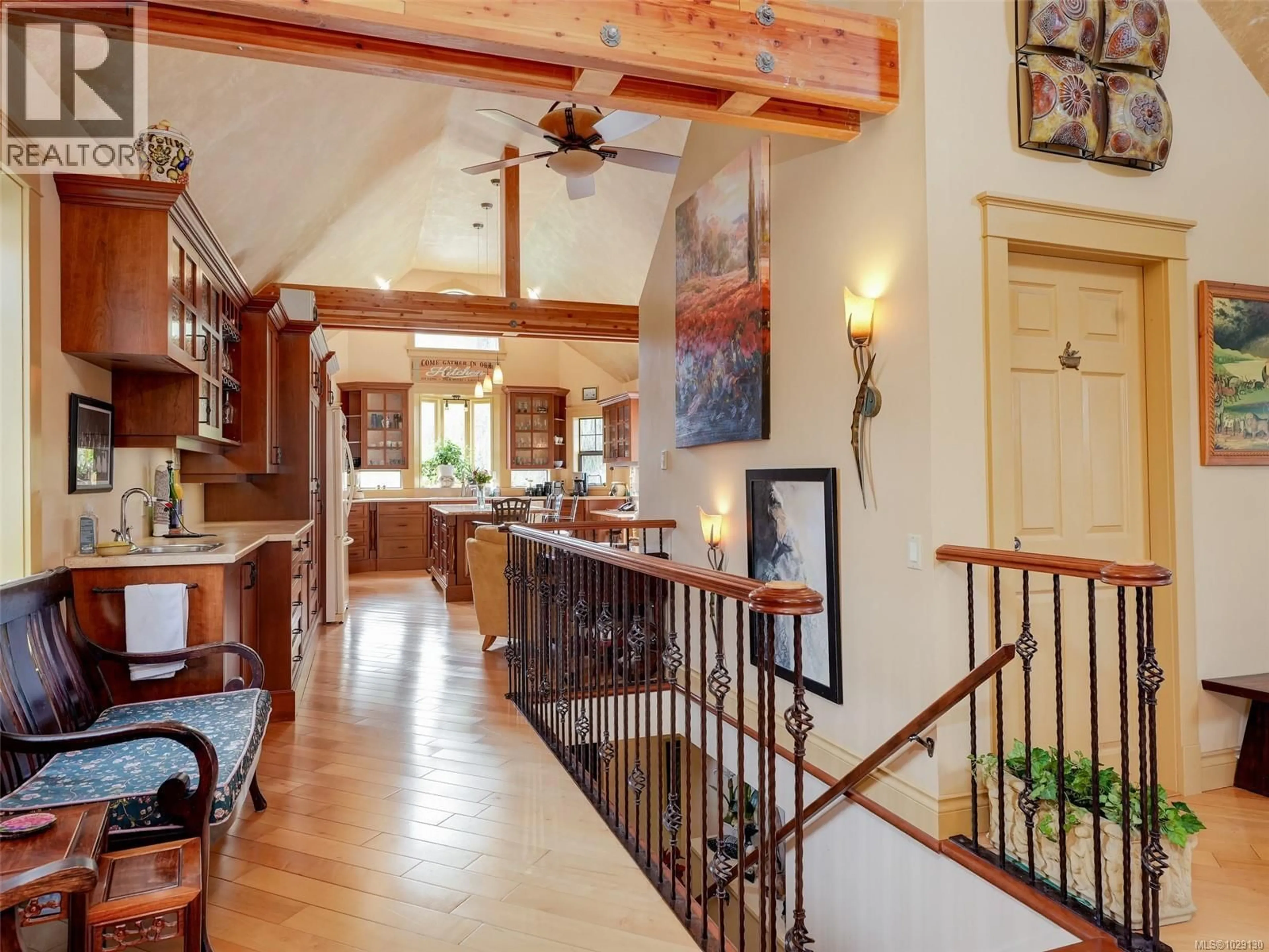 Indoor entryway for 745 MIDDLETON STREET, Saanich British Columbia V9A2E1