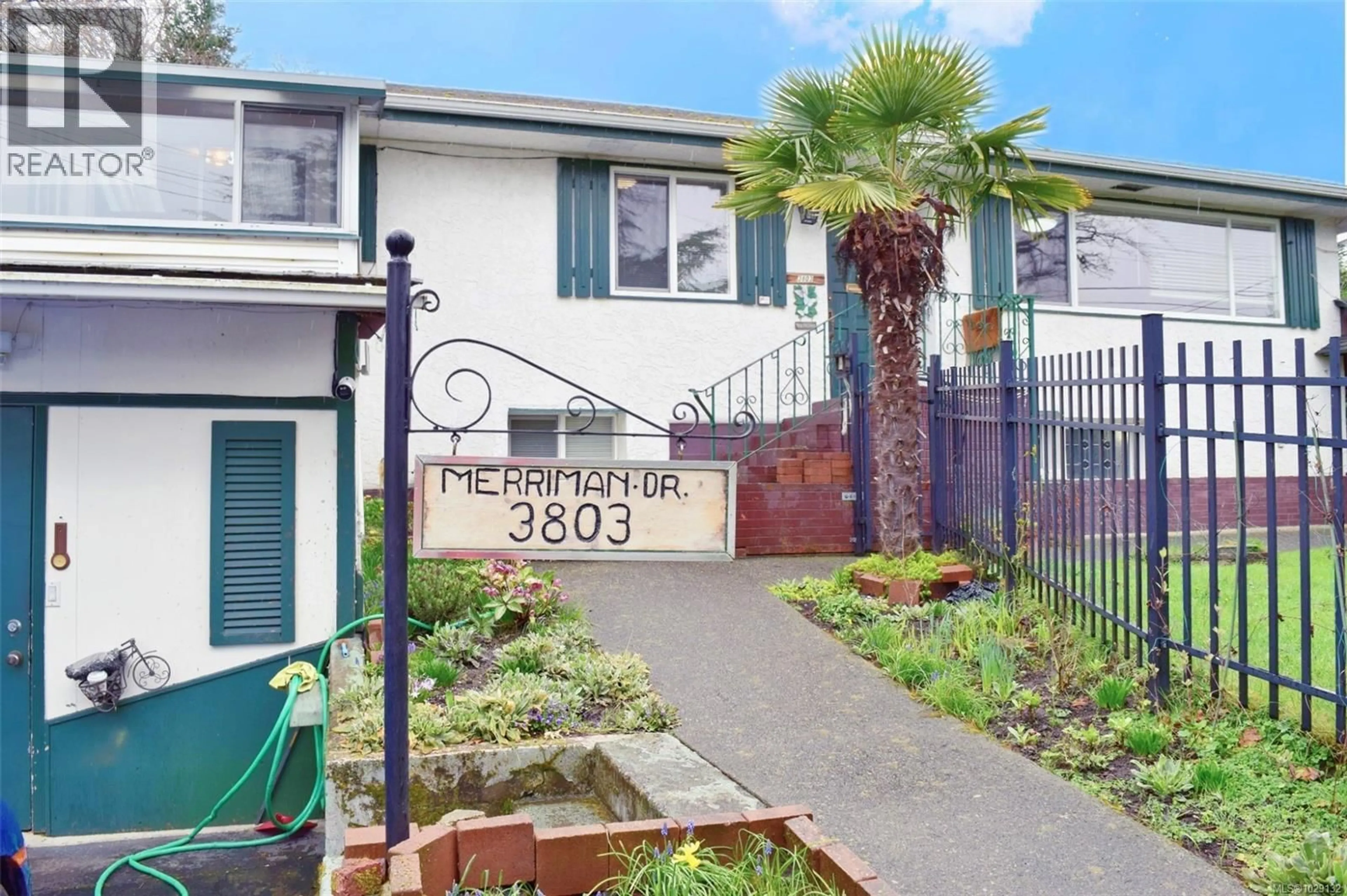 A pic from outside/outdoor area/front of a property/back of a property/a pic from drone, street for 3803 MERRIMAN DRIVE, Saanich British Columbia V8P2S9