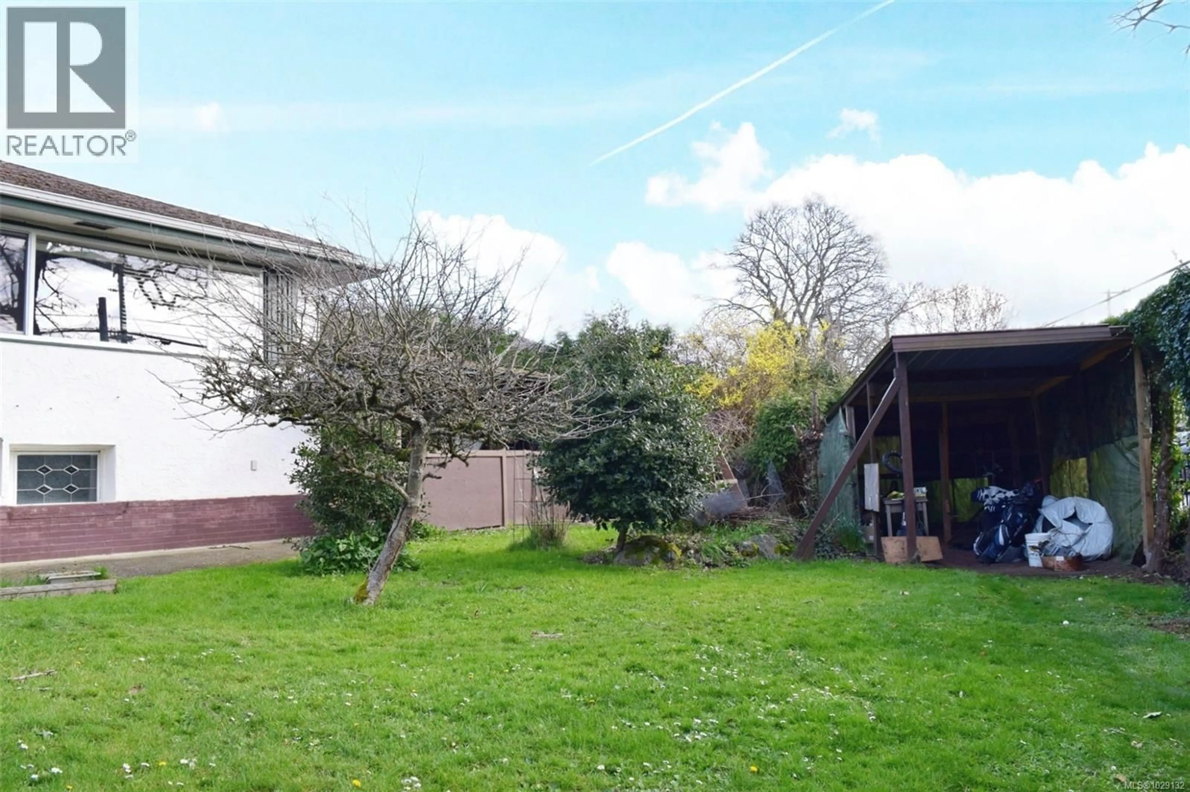 A pic from outside/outdoor area/front of a property/back of a property/a pic from drone, street for 3803 MERRIMAN DRIVE, Saanich British Columbia V8P2S9