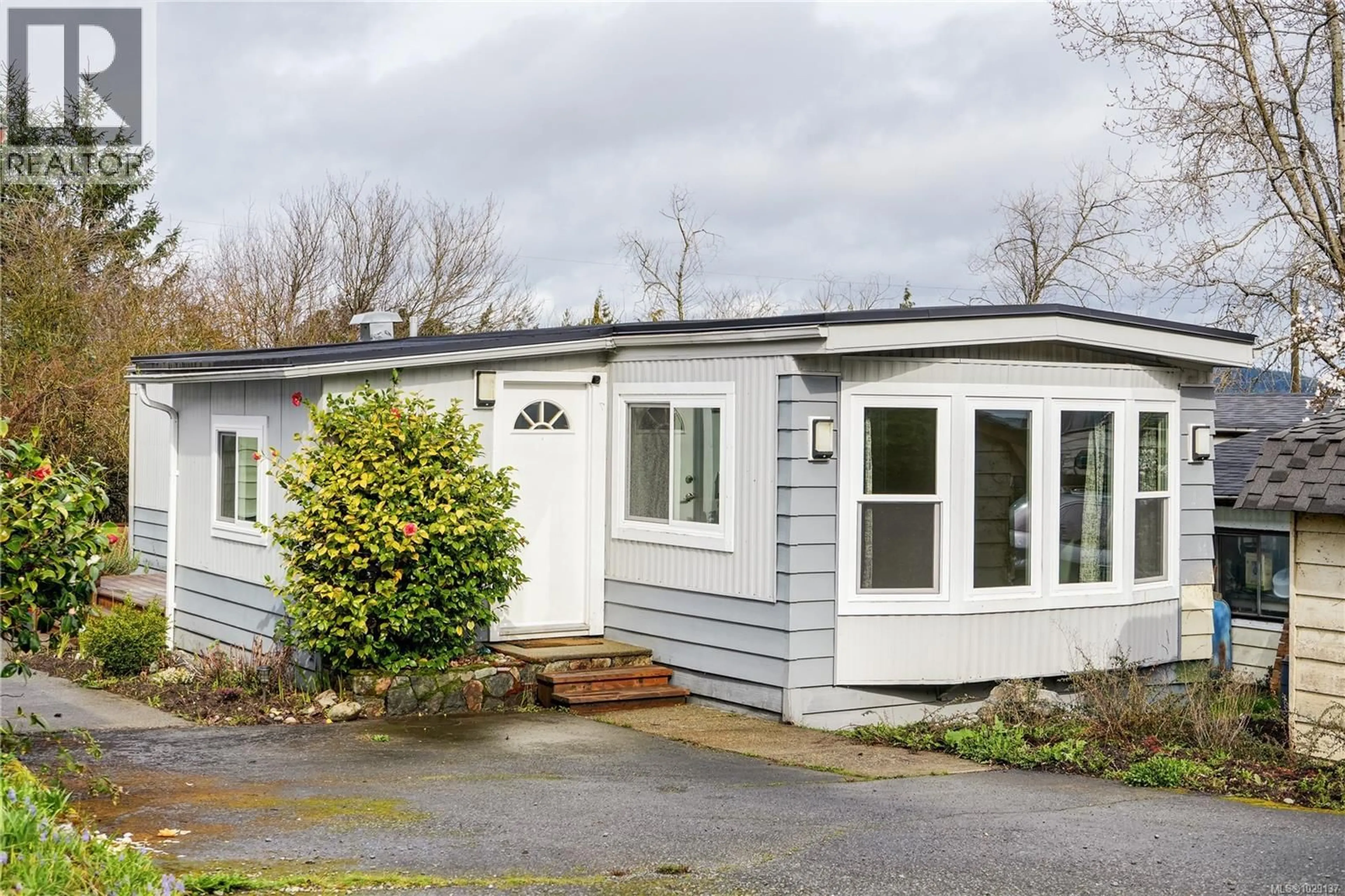 Home with vinyl exterior material, street for 5 - 70 COOPER ROAD, View Royal British Columbia V9A4K2