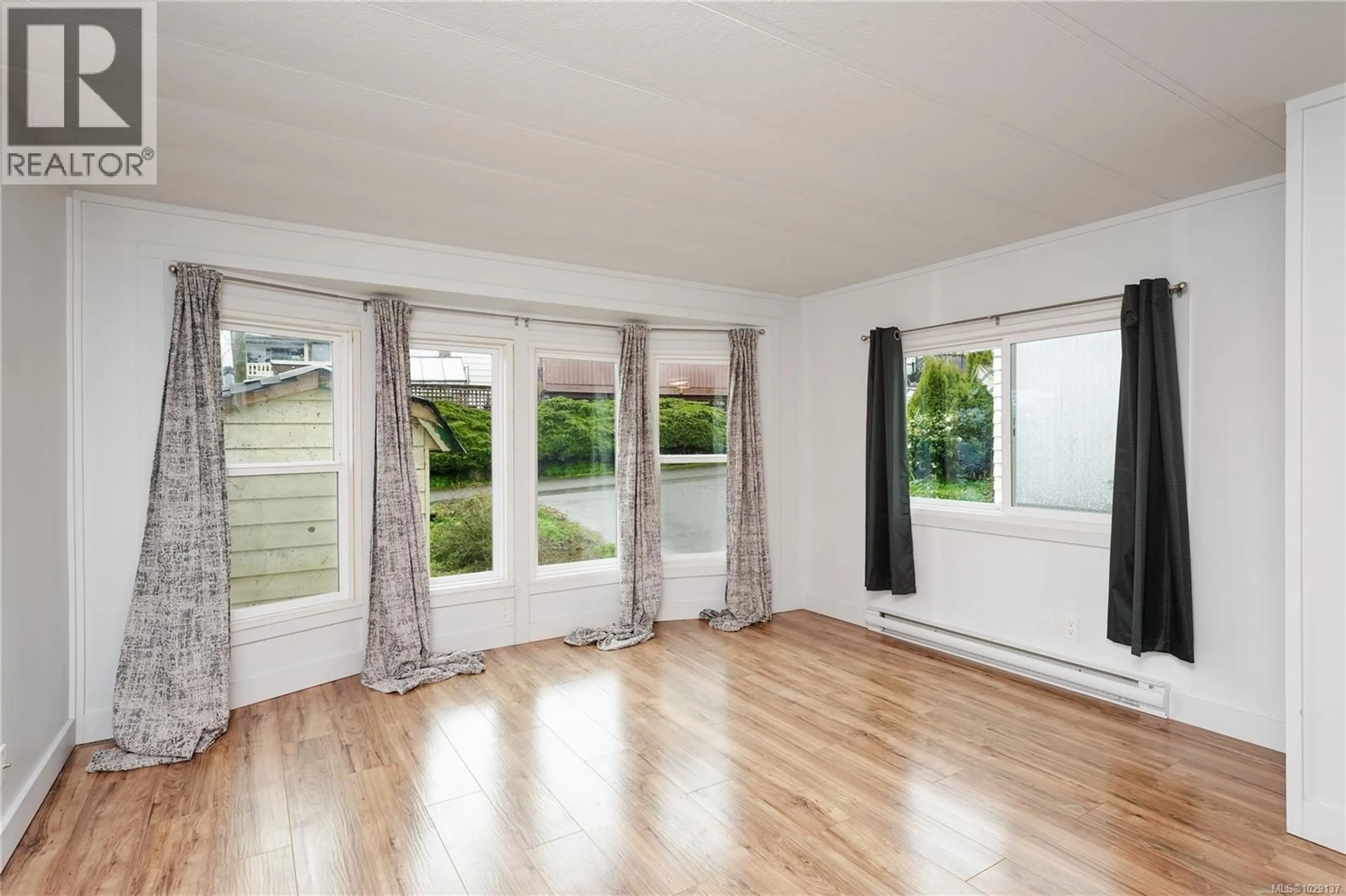 A pic of a room for 5 - 70 COOPER ROAD, View Royal British Columbia V9A4K2